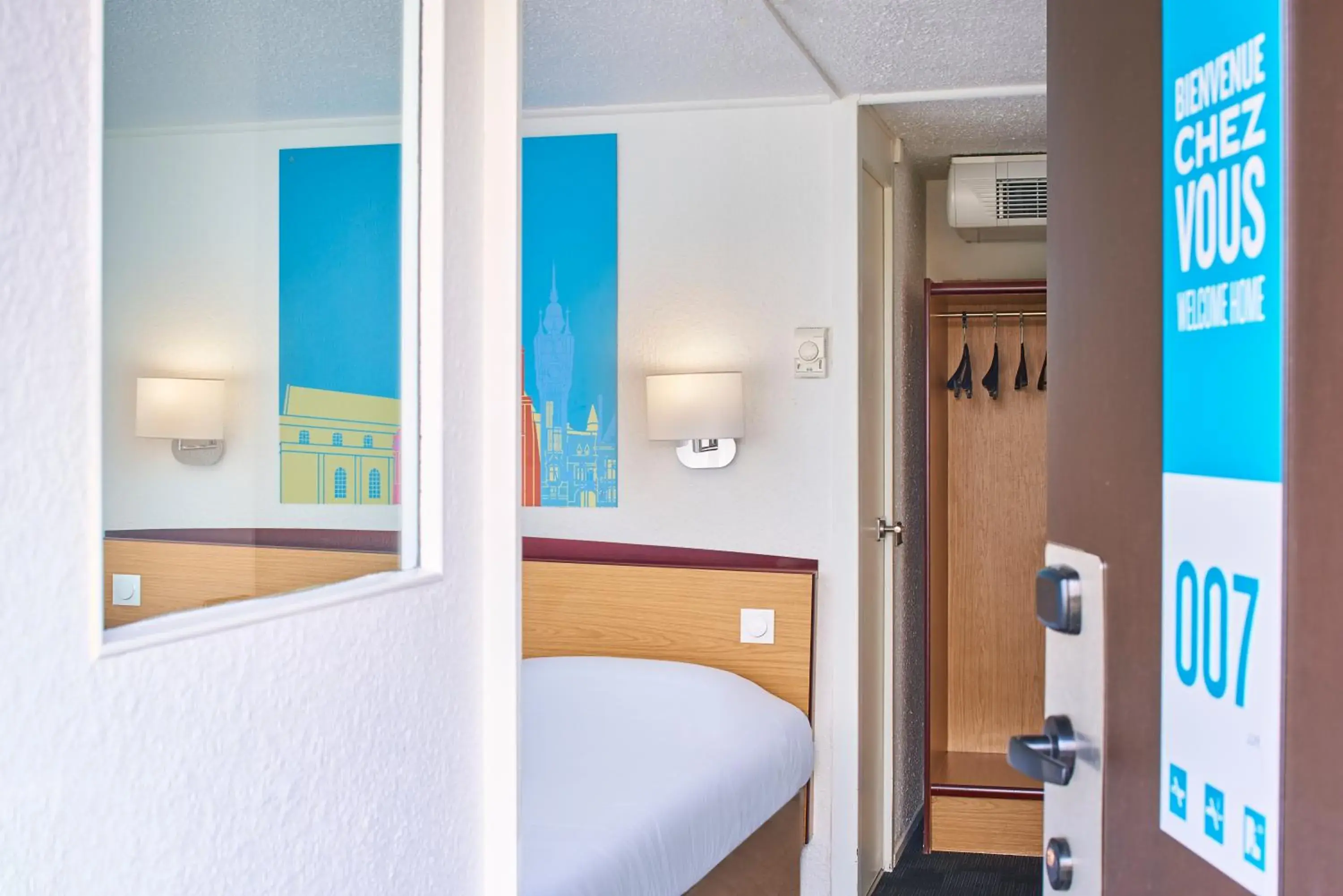 Bedroom, Bed in Kyriad Direct Le Havre Est - Gonfreville Bedroom, Bed in Kyriad Direct Le Havre Est - Gonfreville