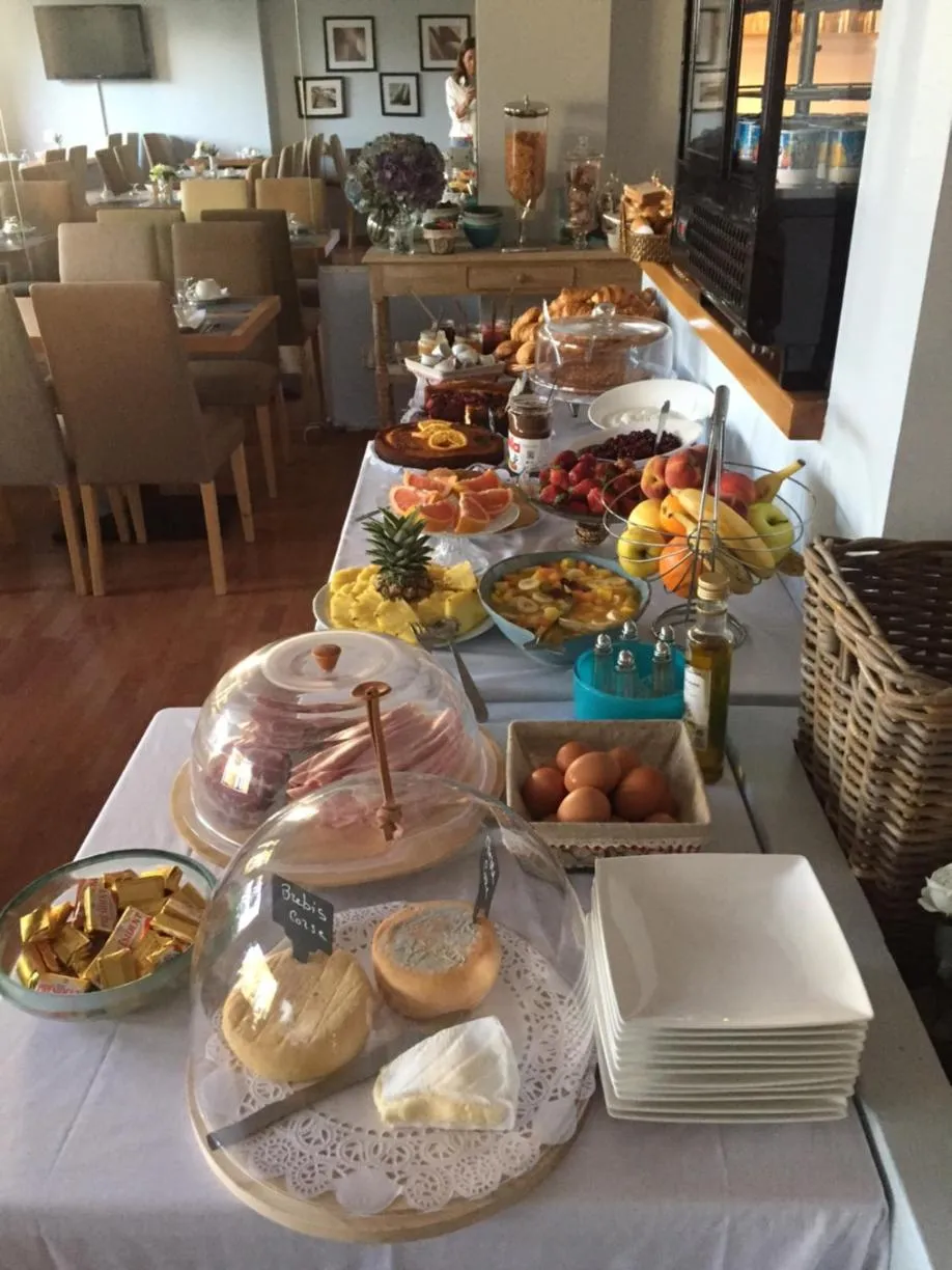 Buffet breakfast in Hotel Santa Maria