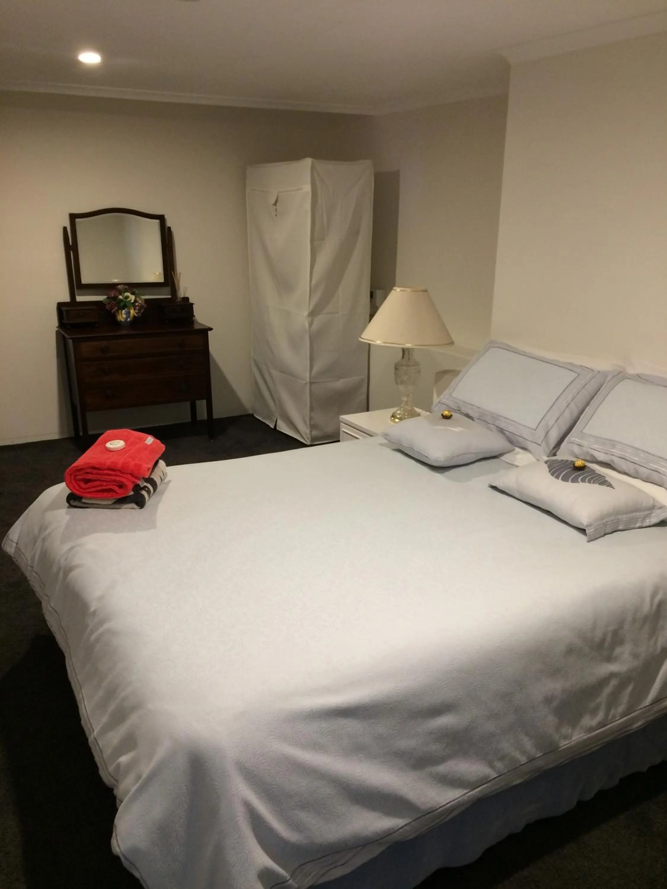 Bedroom, Bed in Panorama on Sorell B&B