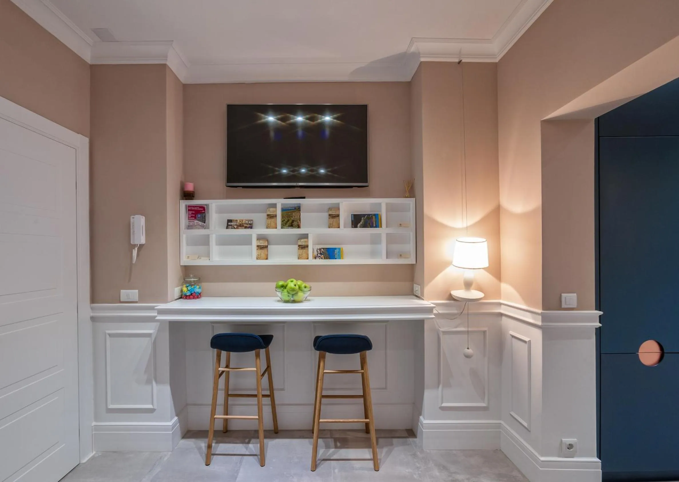 Communal lounge/ TV room in Zadera Accommodation