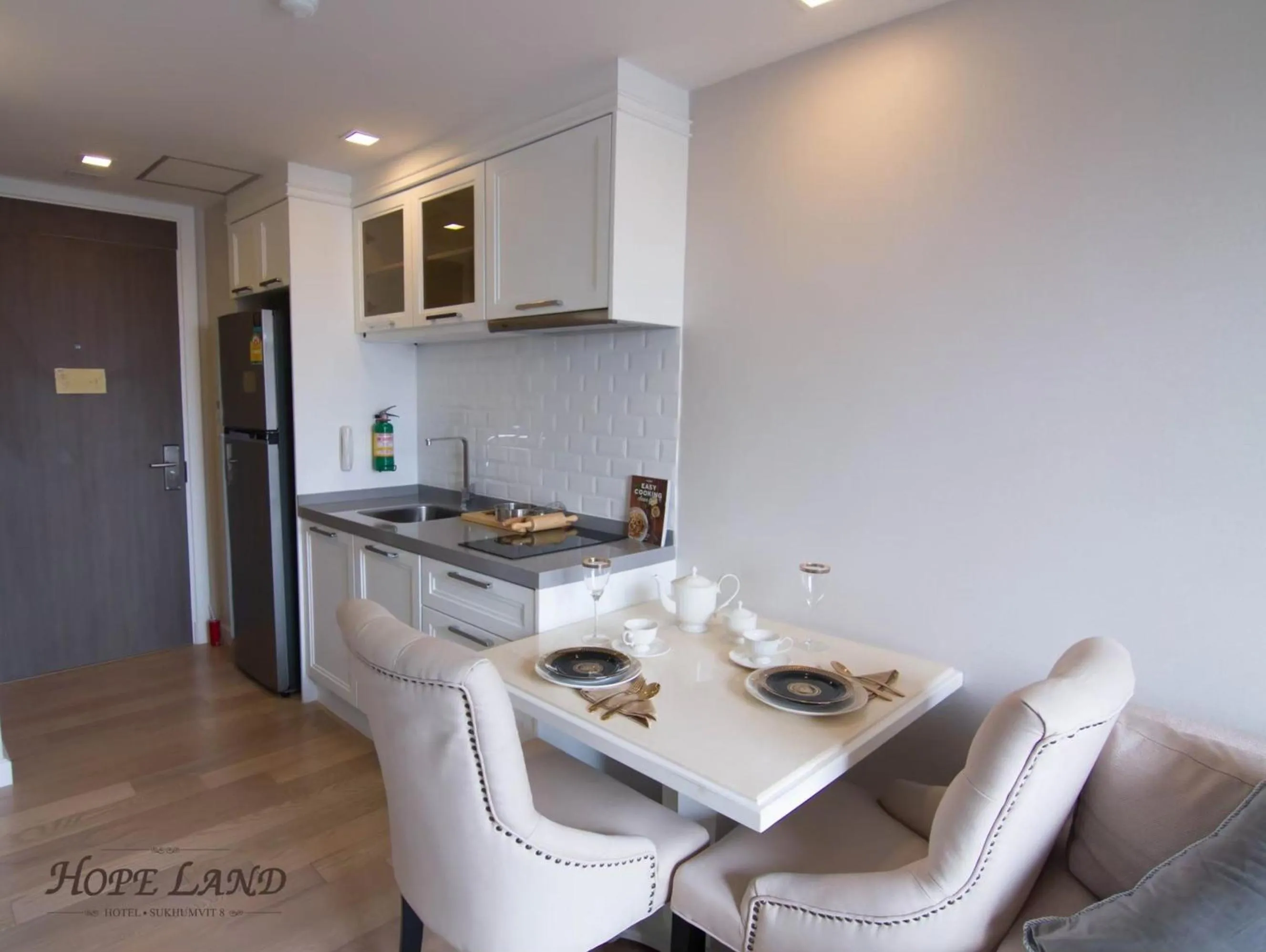 Living room in Hope Land Hotel Sukhumvit 8