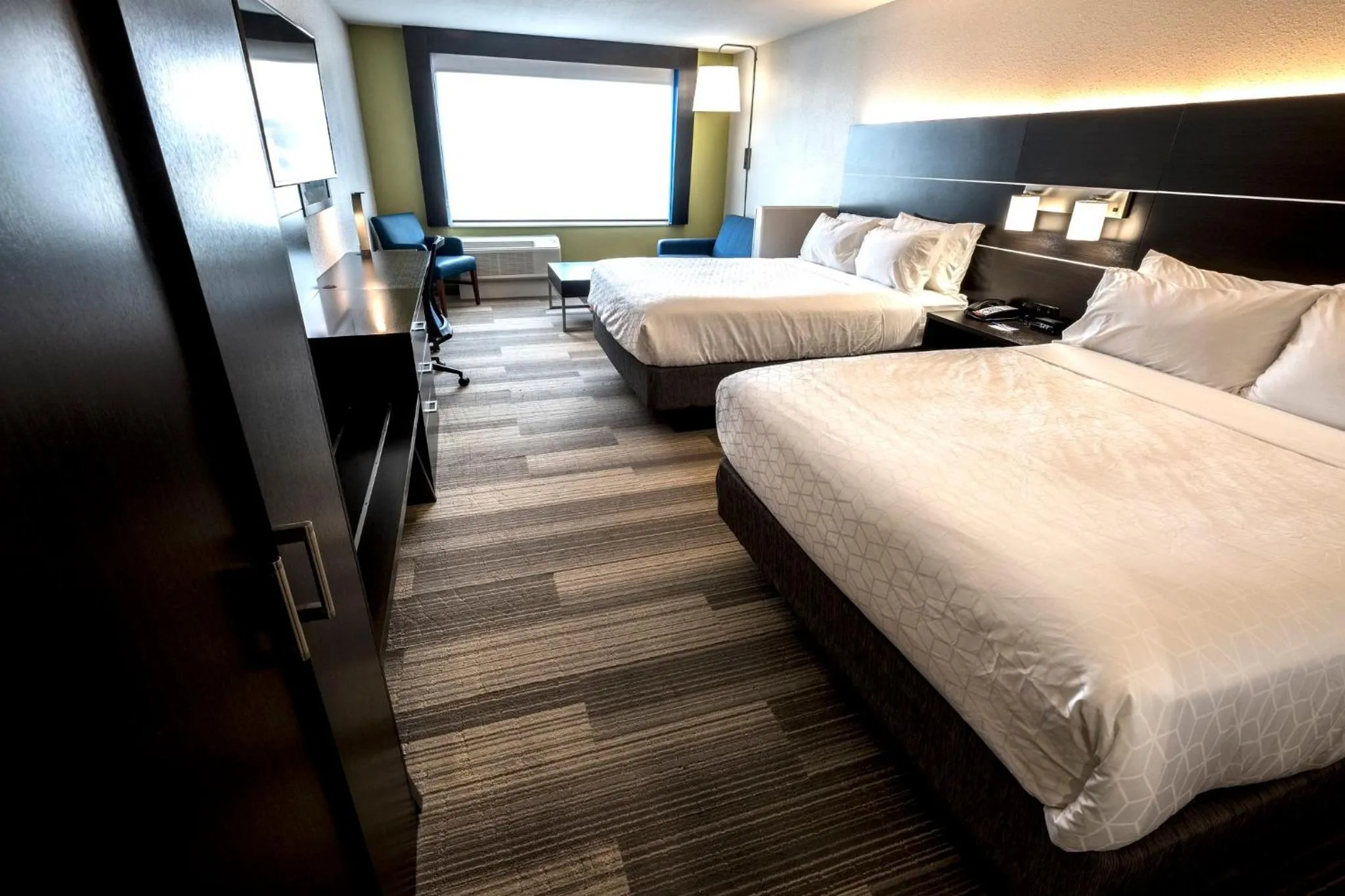 Photo of the whole room, Bed in Holiday Inn Express & Suites - Commerce by IHG