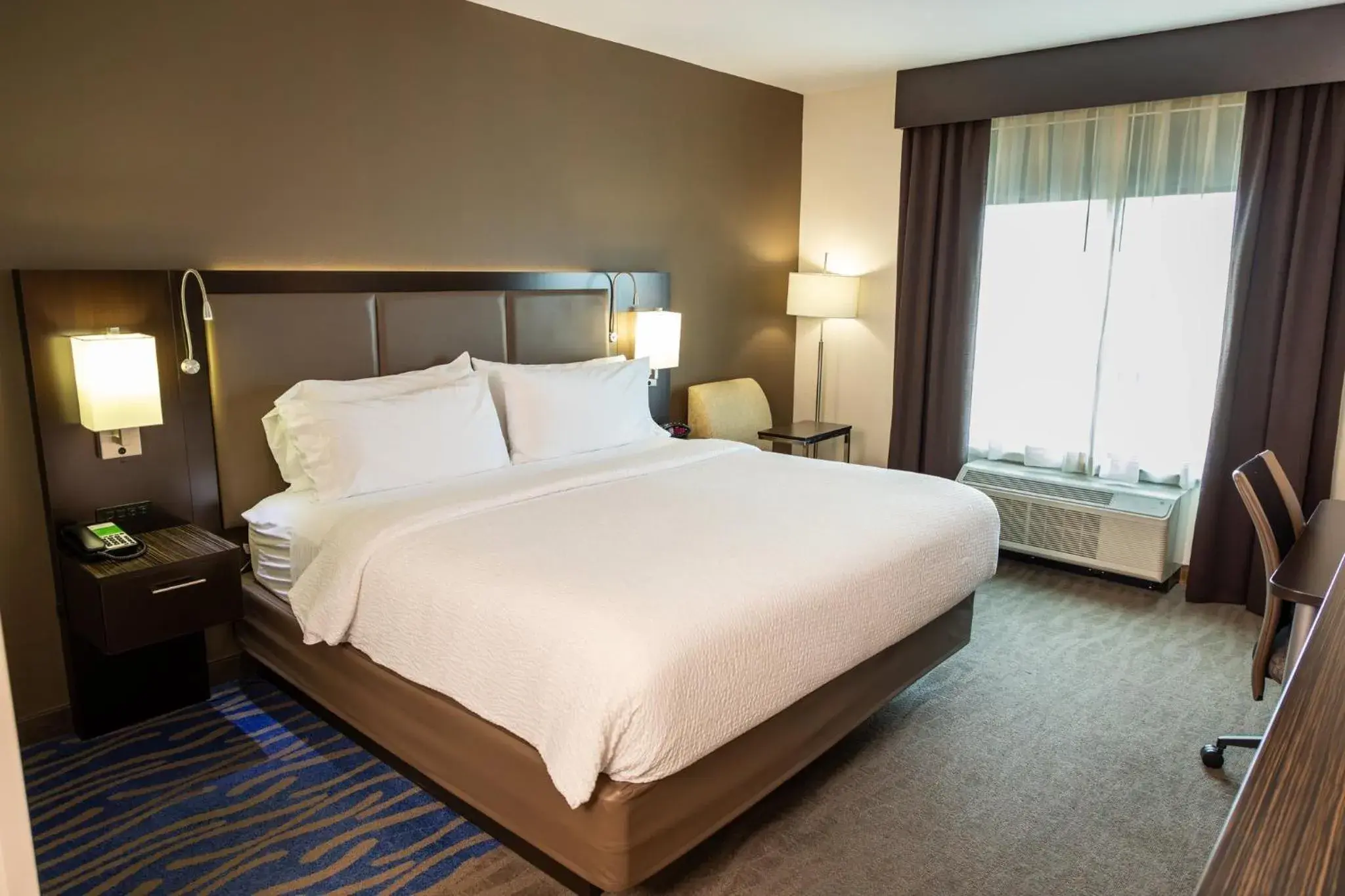 Standard King Room - Communications Accessible in Holiday Inn Paducah Riverfront by IHG Standard King Room - Communications Accessible in Holiday Inn Paducah Riverfront by IHG