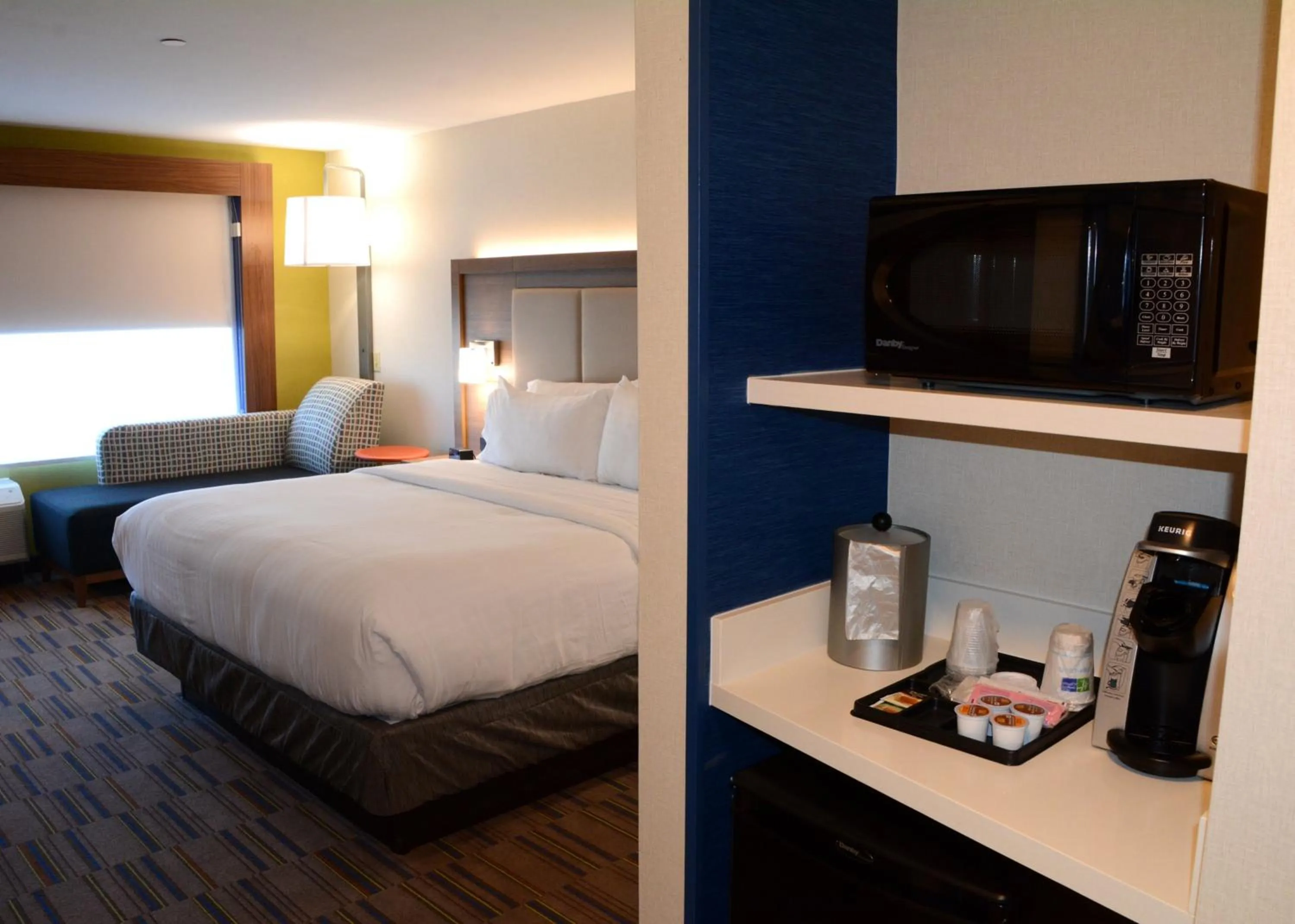 Photo of the whole room, Bed in Holiday Inn Express & Suites - Pittsburgh - Monroeville by IHG