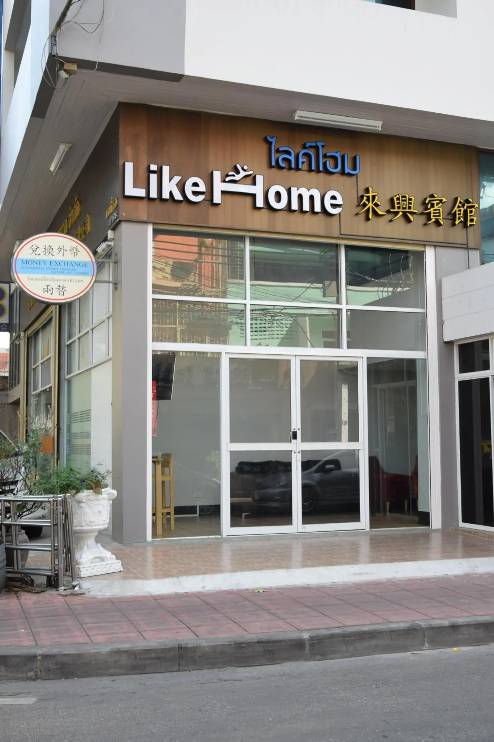 Facade/entrance in Like Home Facade/entrance in Like Home
