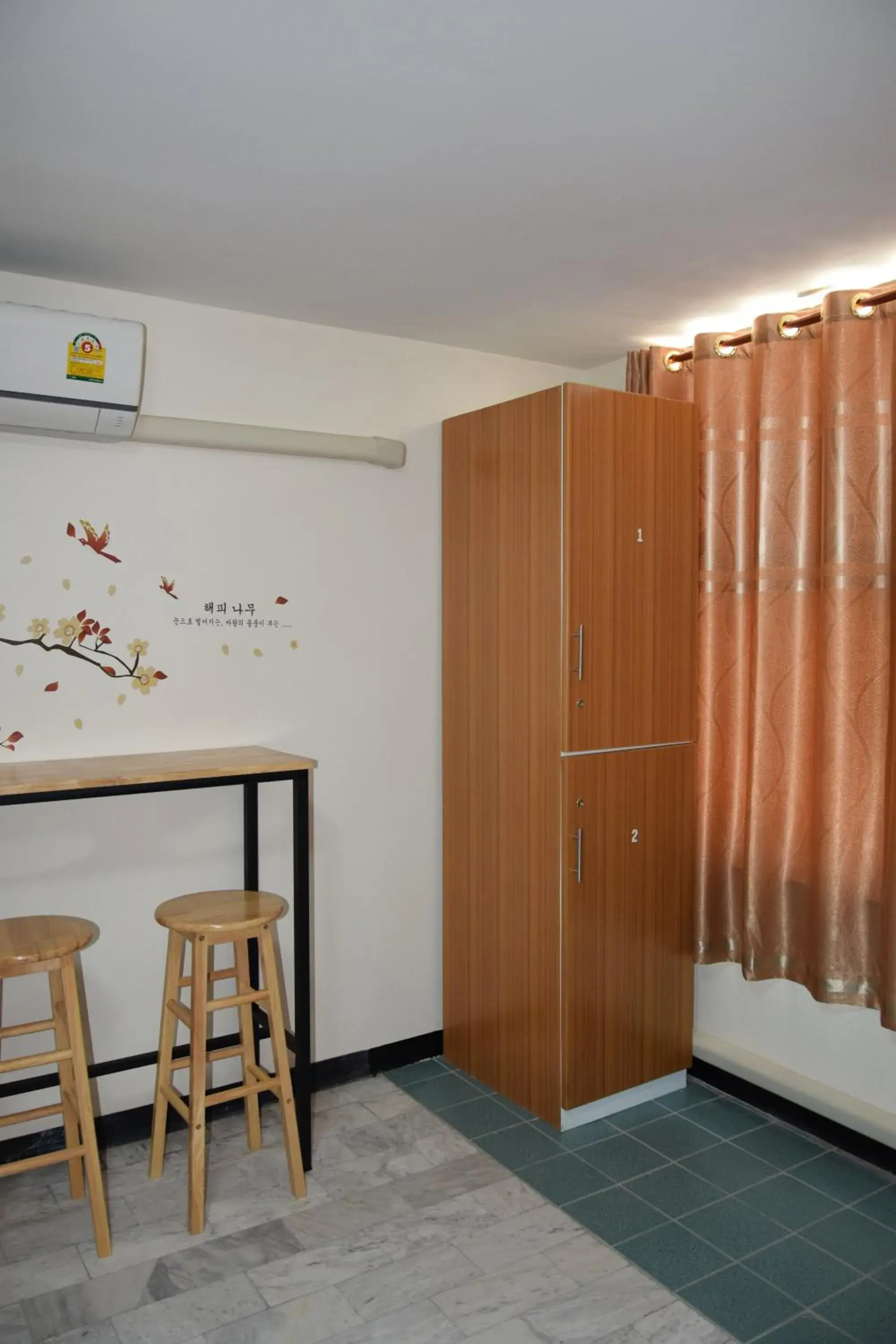 Photo of the whole room in Like Home Photo of the whole room in Like Home