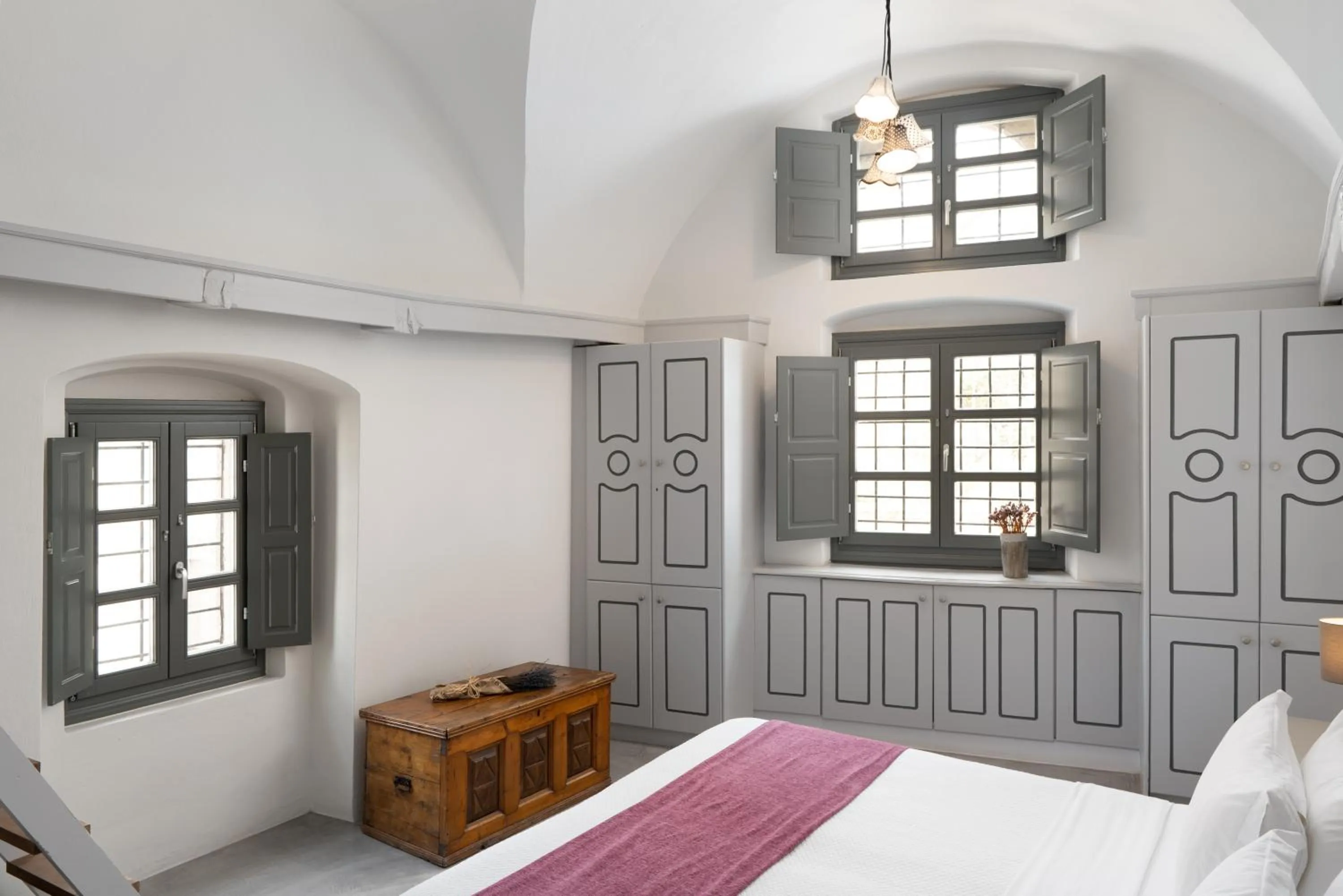 Bedroom, Bed in Kastro Mansion