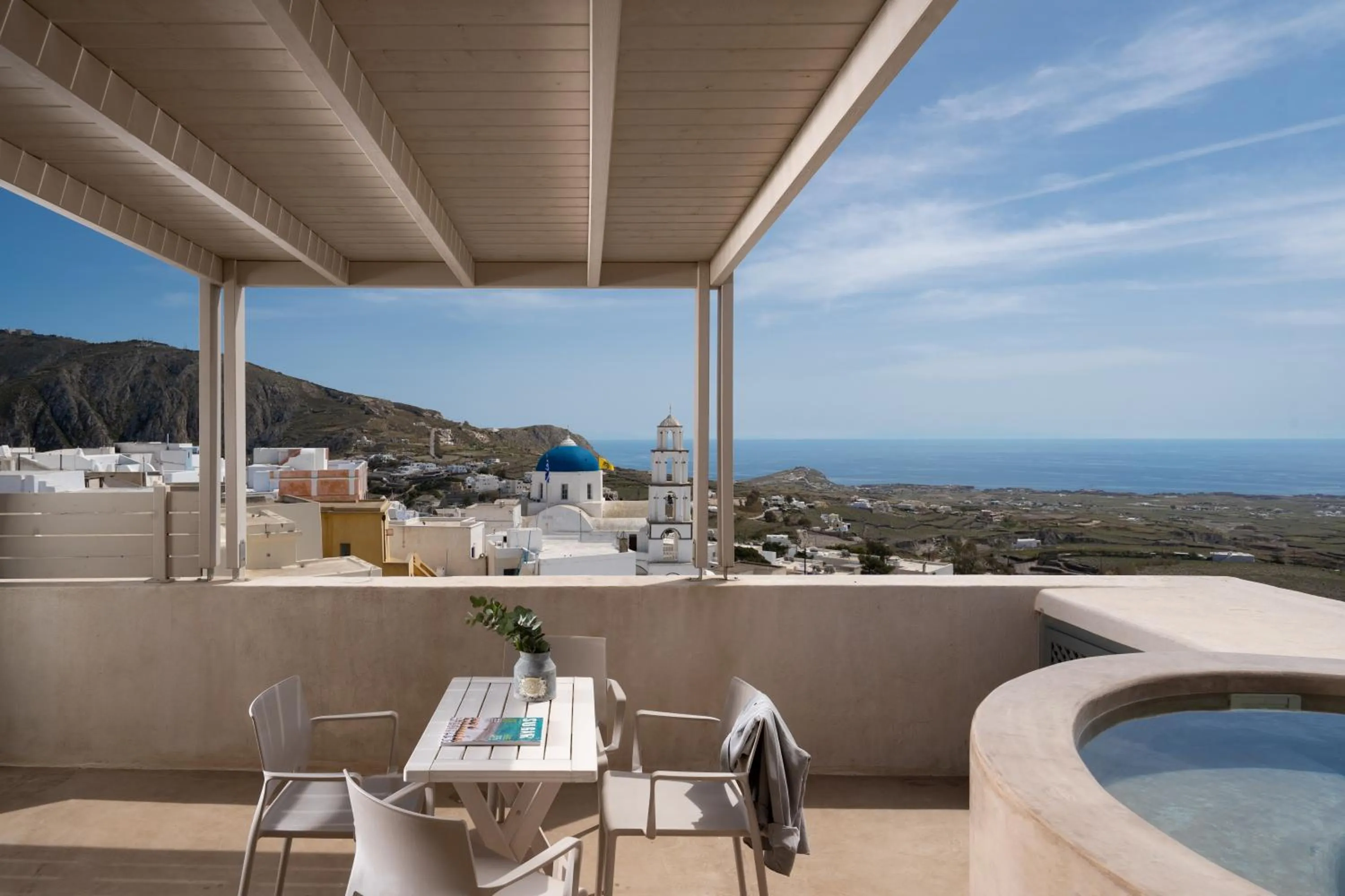 Hot Tub in Kastro Mansion