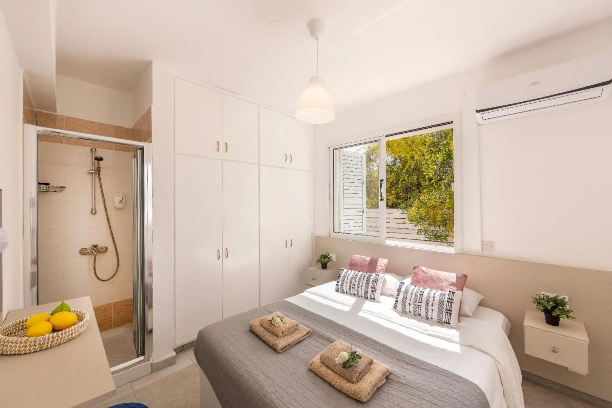 Bed in Fig Tree Bay Villa 4
