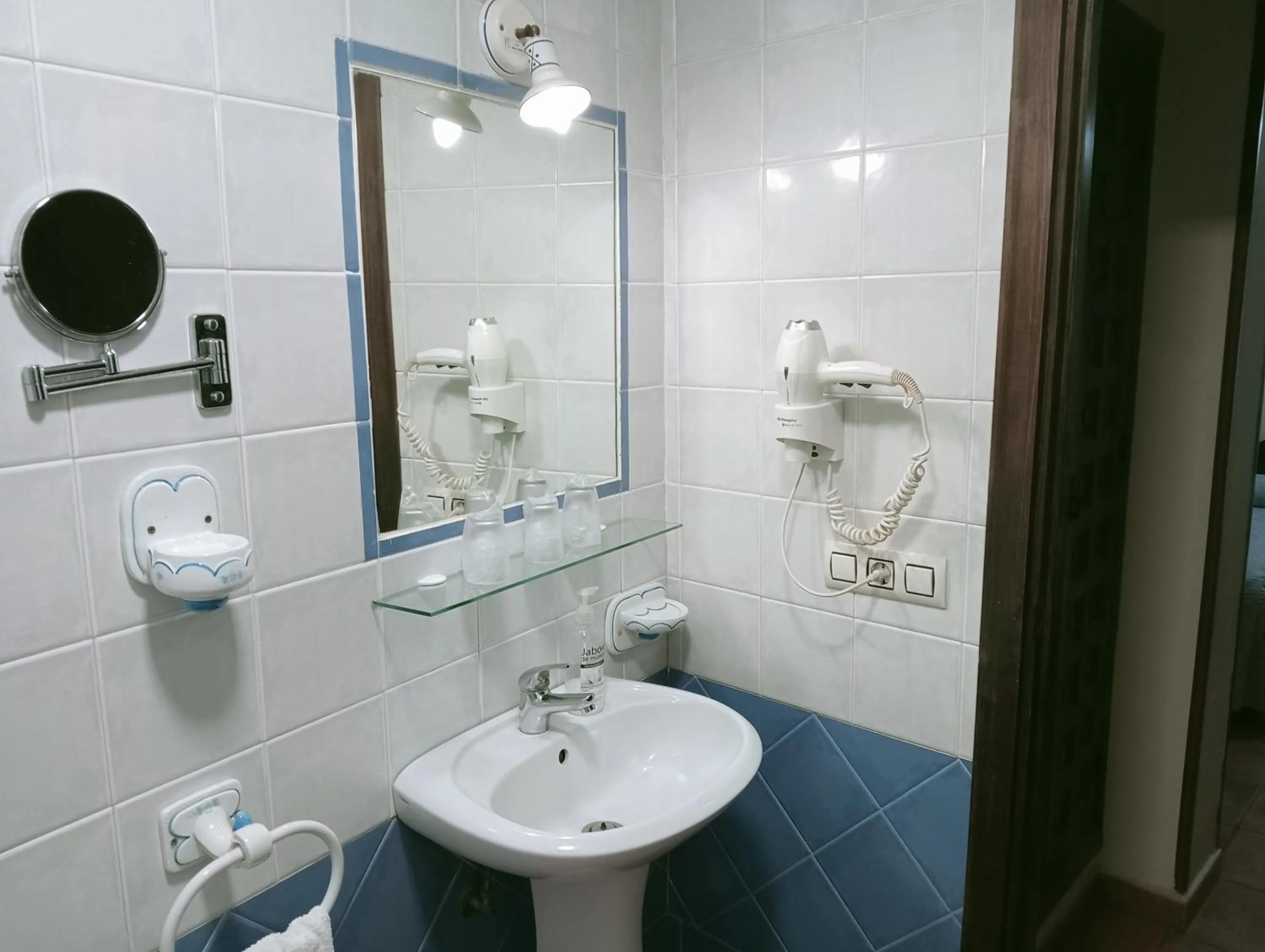 Toilet in Hostal Rocio