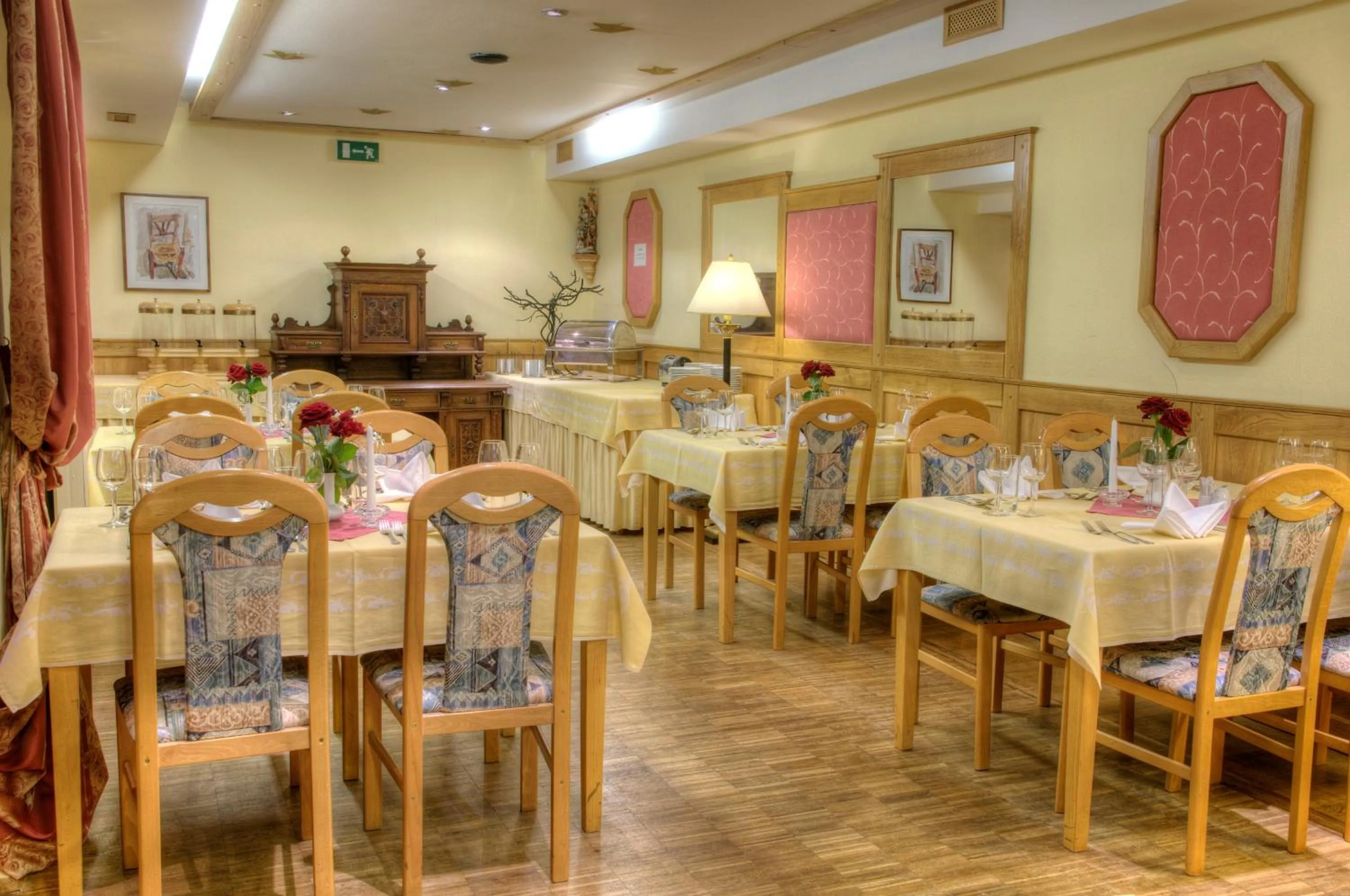 Restaurant/places to eat in Hotel Zachs