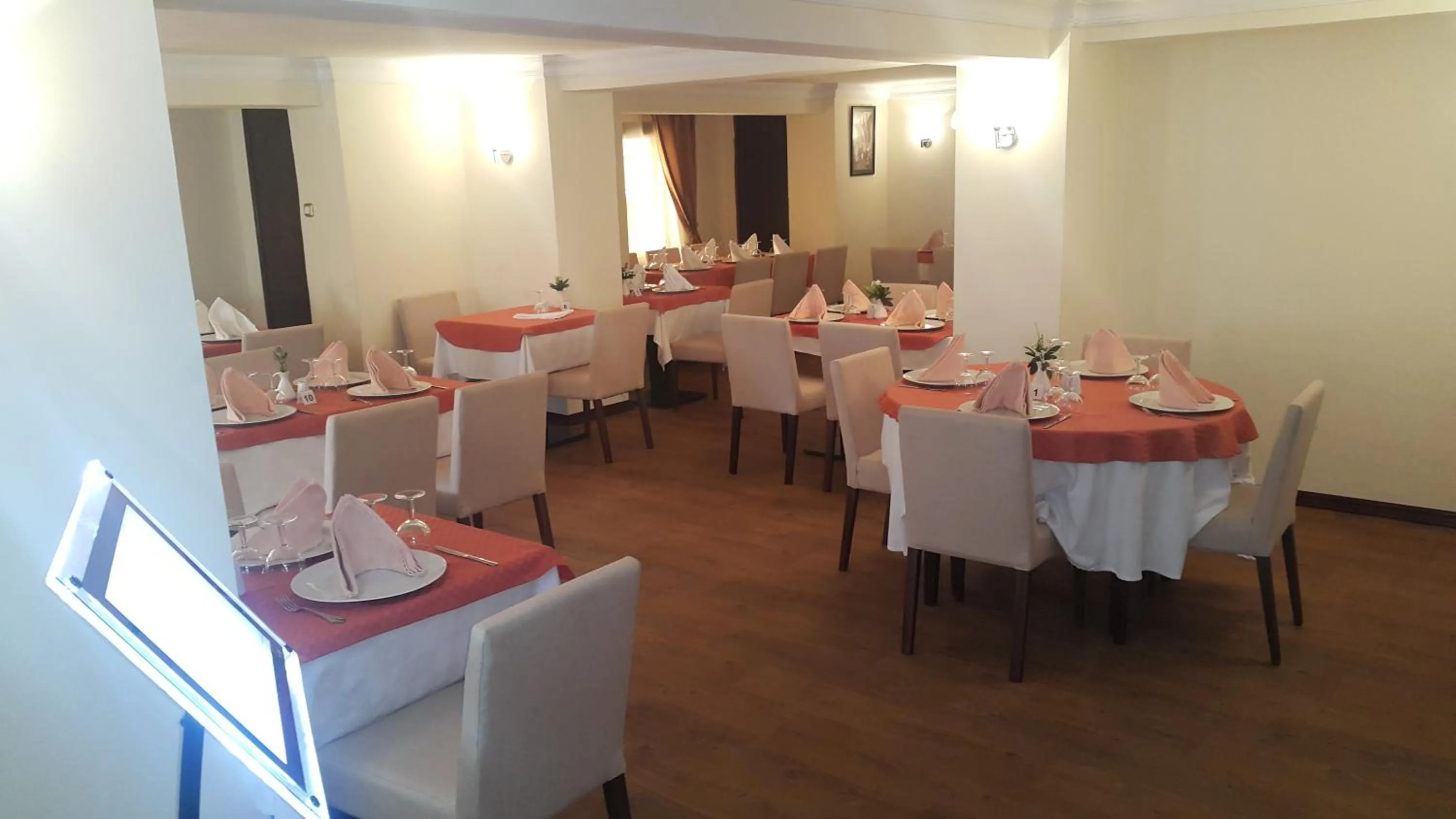 Restaurant/places to eat in Numidien Hotel