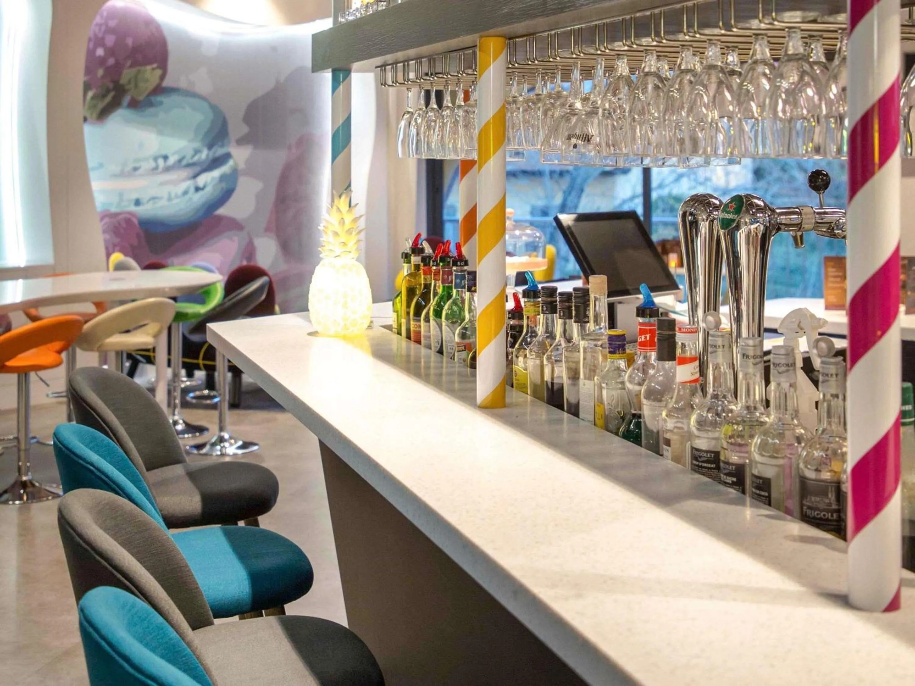 Lounge or bar in ibis Styles Fréjus St Raphael