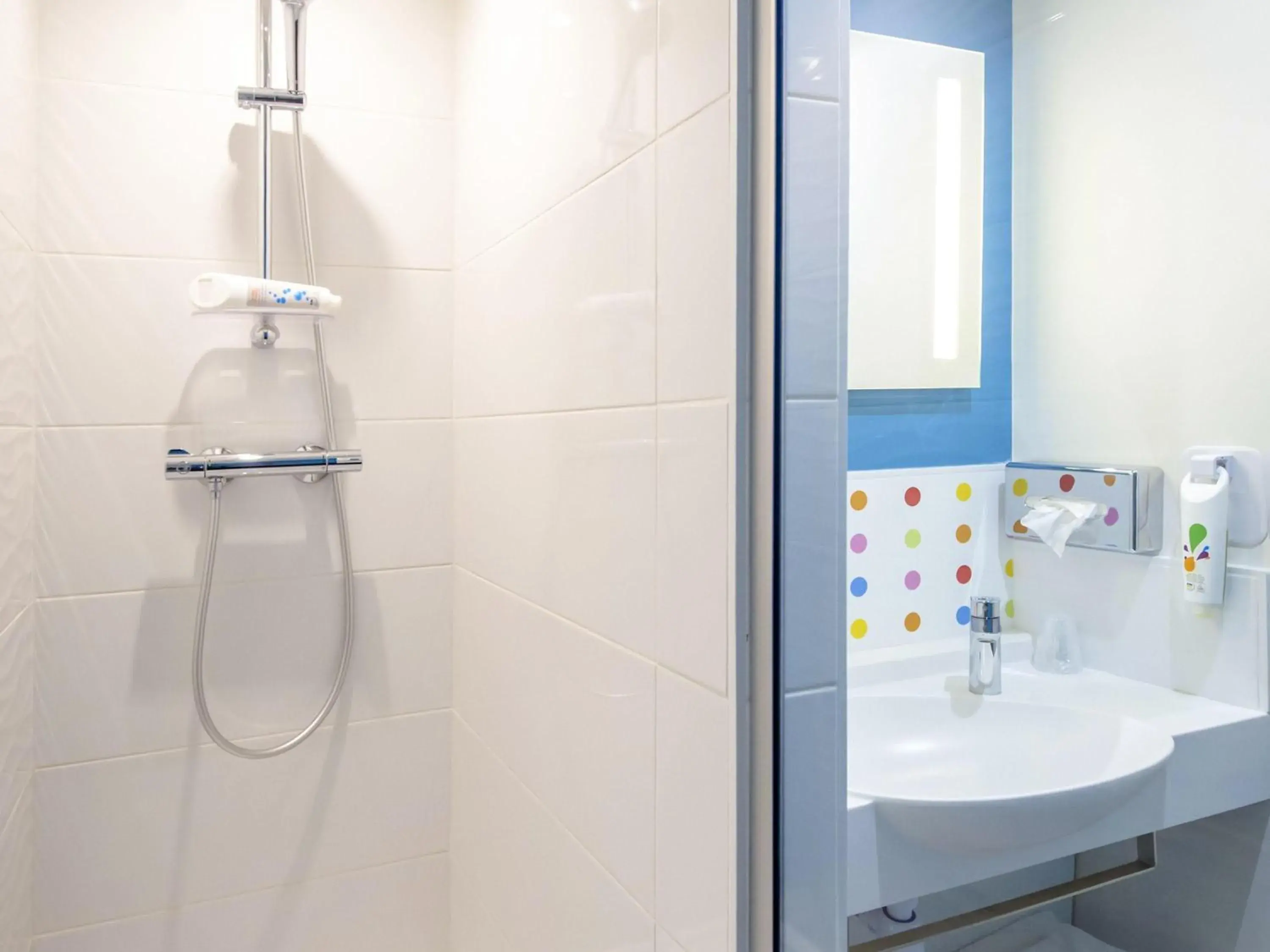 Bedroom in ibis Styles Fréjus St Raphael Bedroom in ibis Styles Fréjus St Raphael