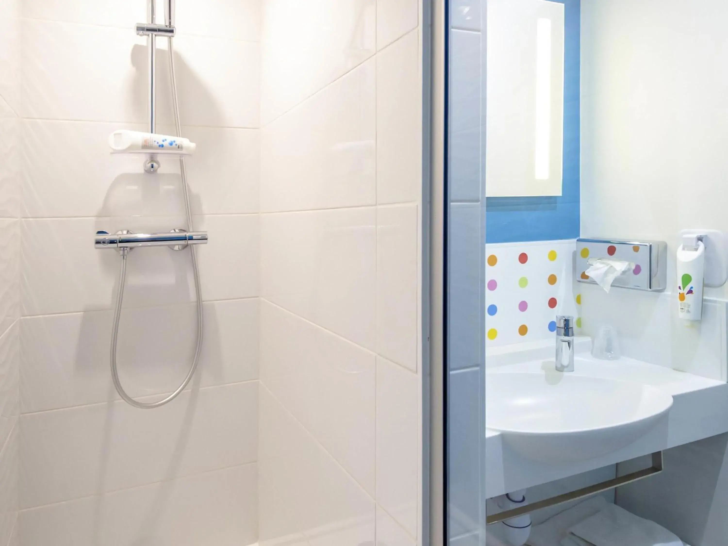 Bedroom in ibis Styles Fréjus St Raphael Bedroom in ibis Styles Fréjus St Raphael