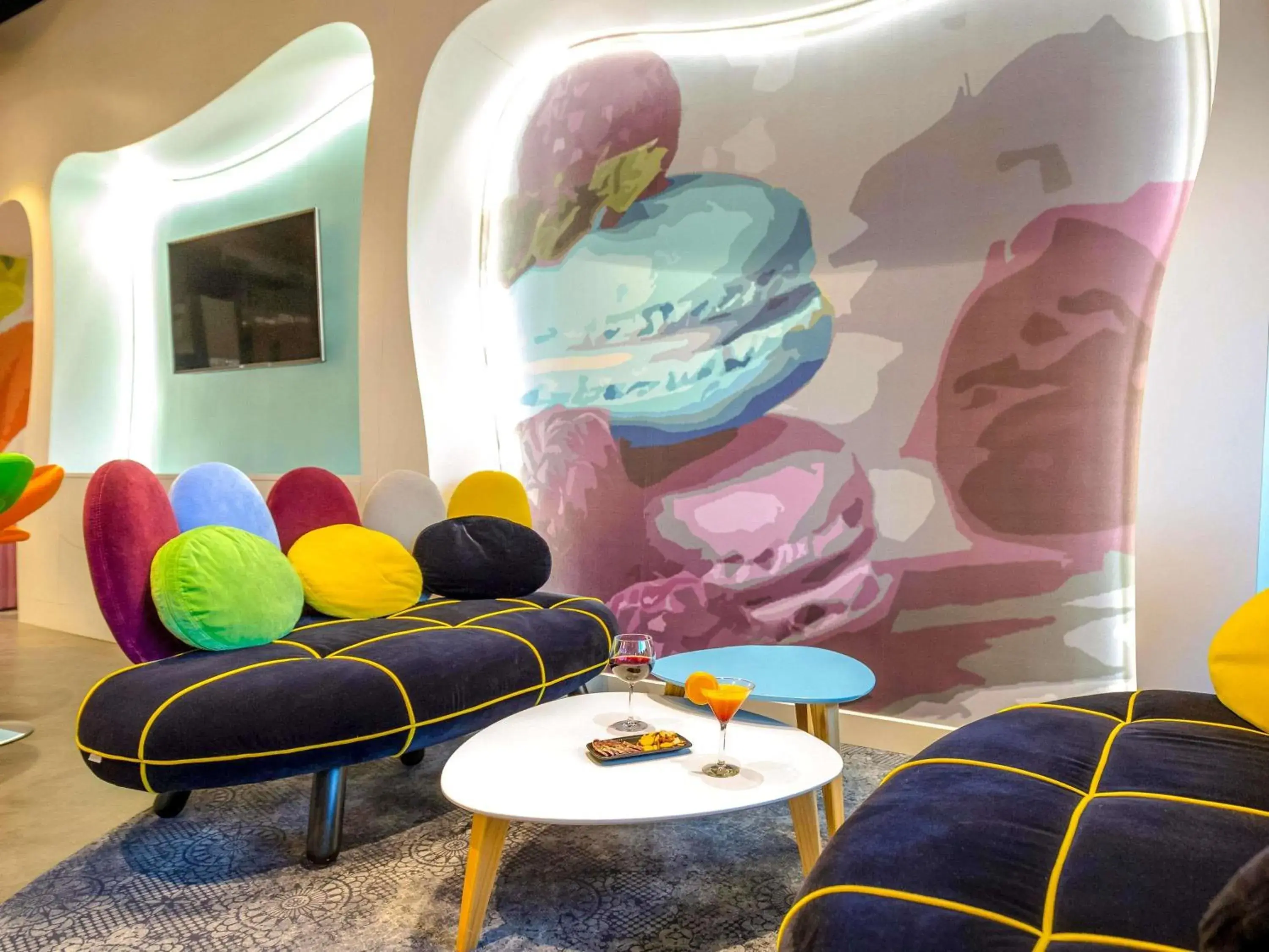 Lounge or bar in ibis Styles Fréjus St Raphael Lounge or bar in ibis Styles Fréjus St Raphael