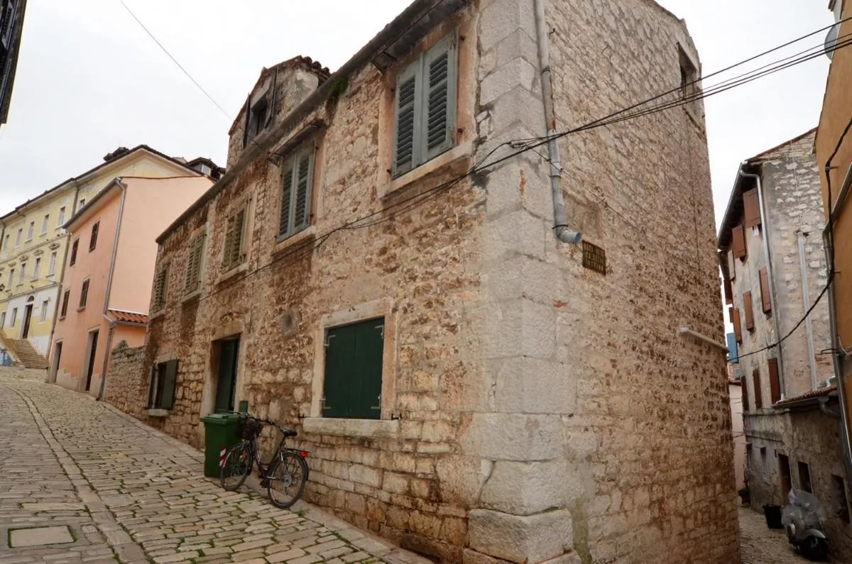 Facade/entrance in Apartment Il Cortile with garden and parking