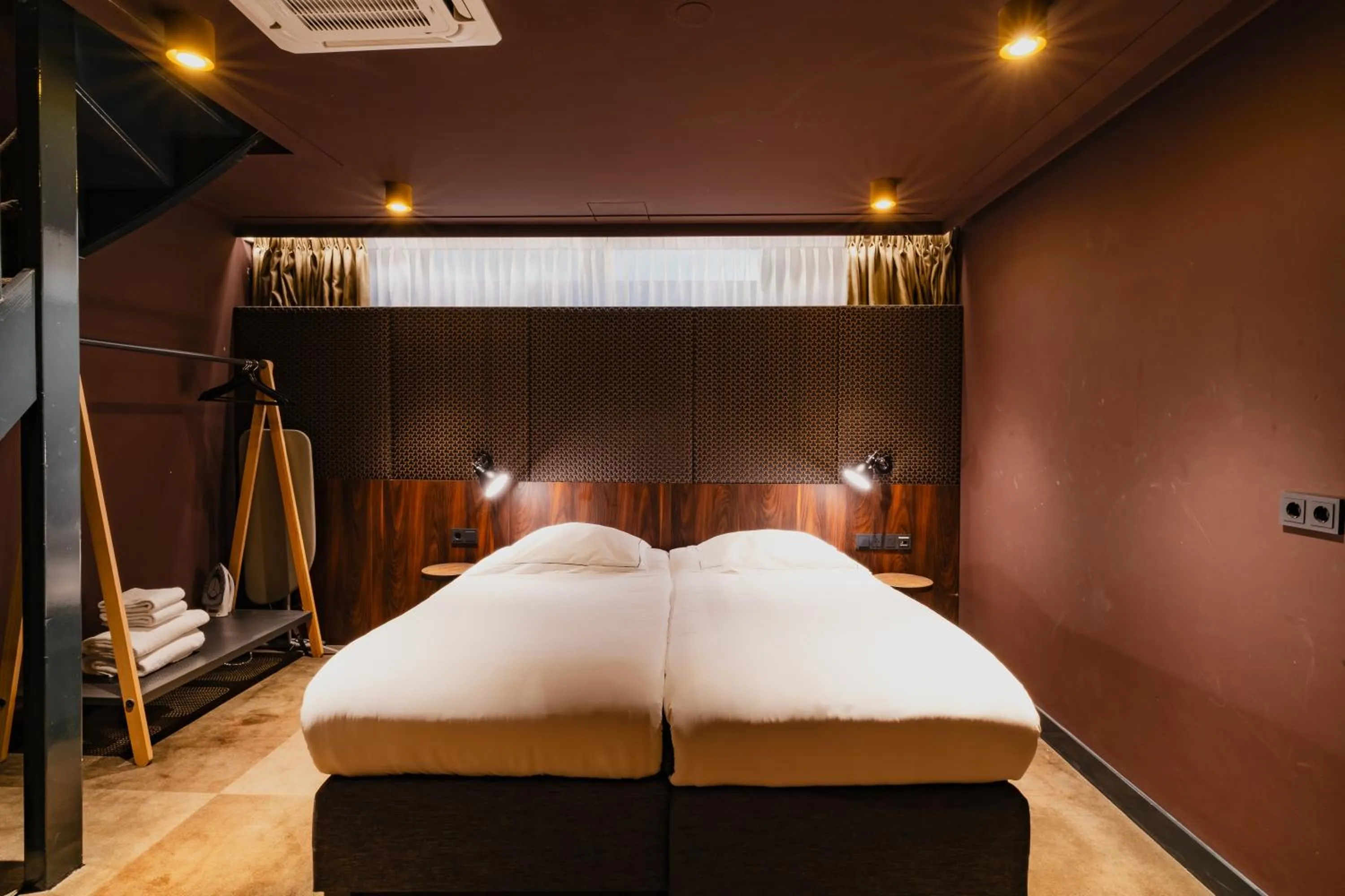 Bed in De Jonker Urban Suites