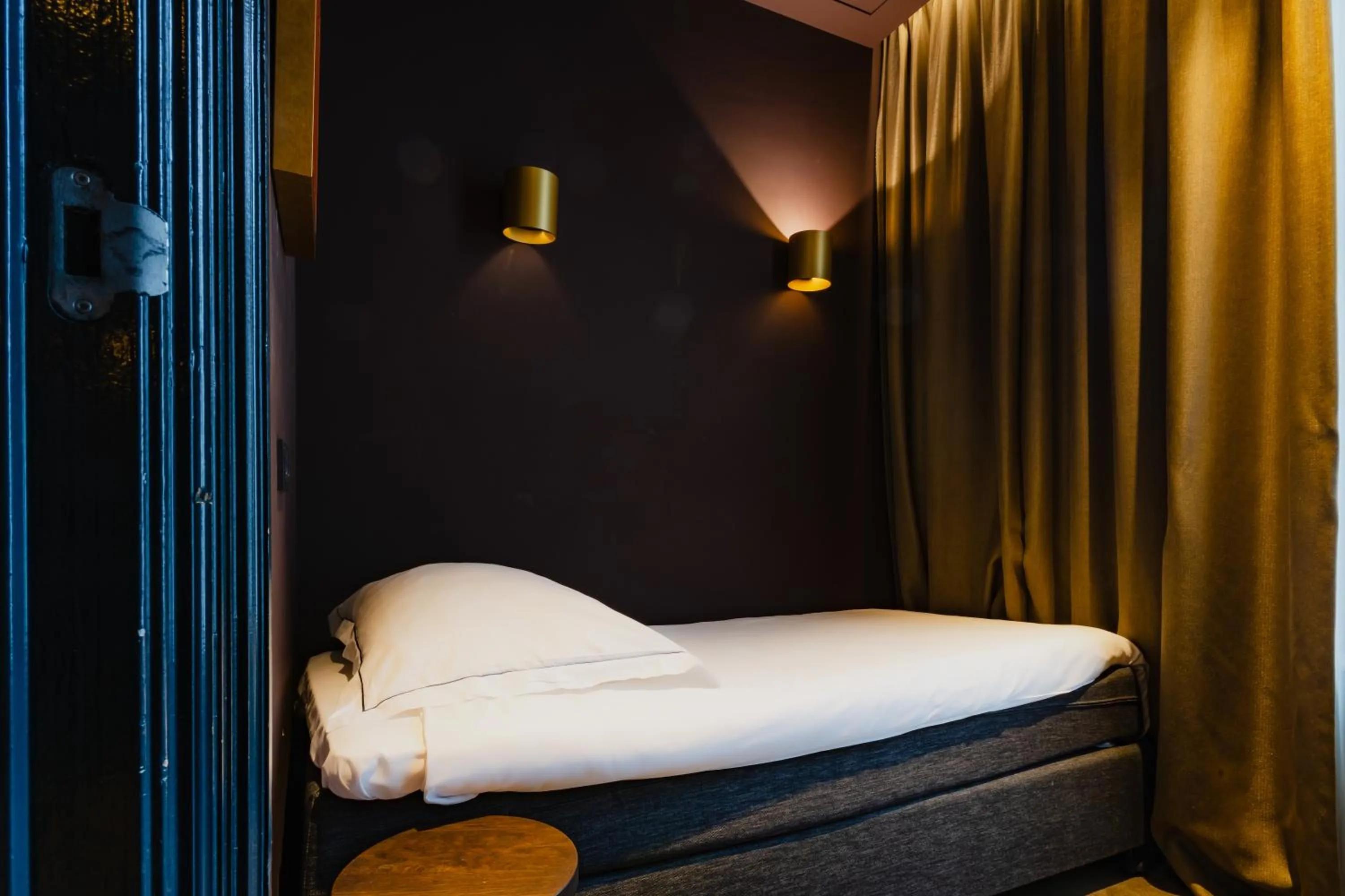 Bed in De Jonker Urban Suites