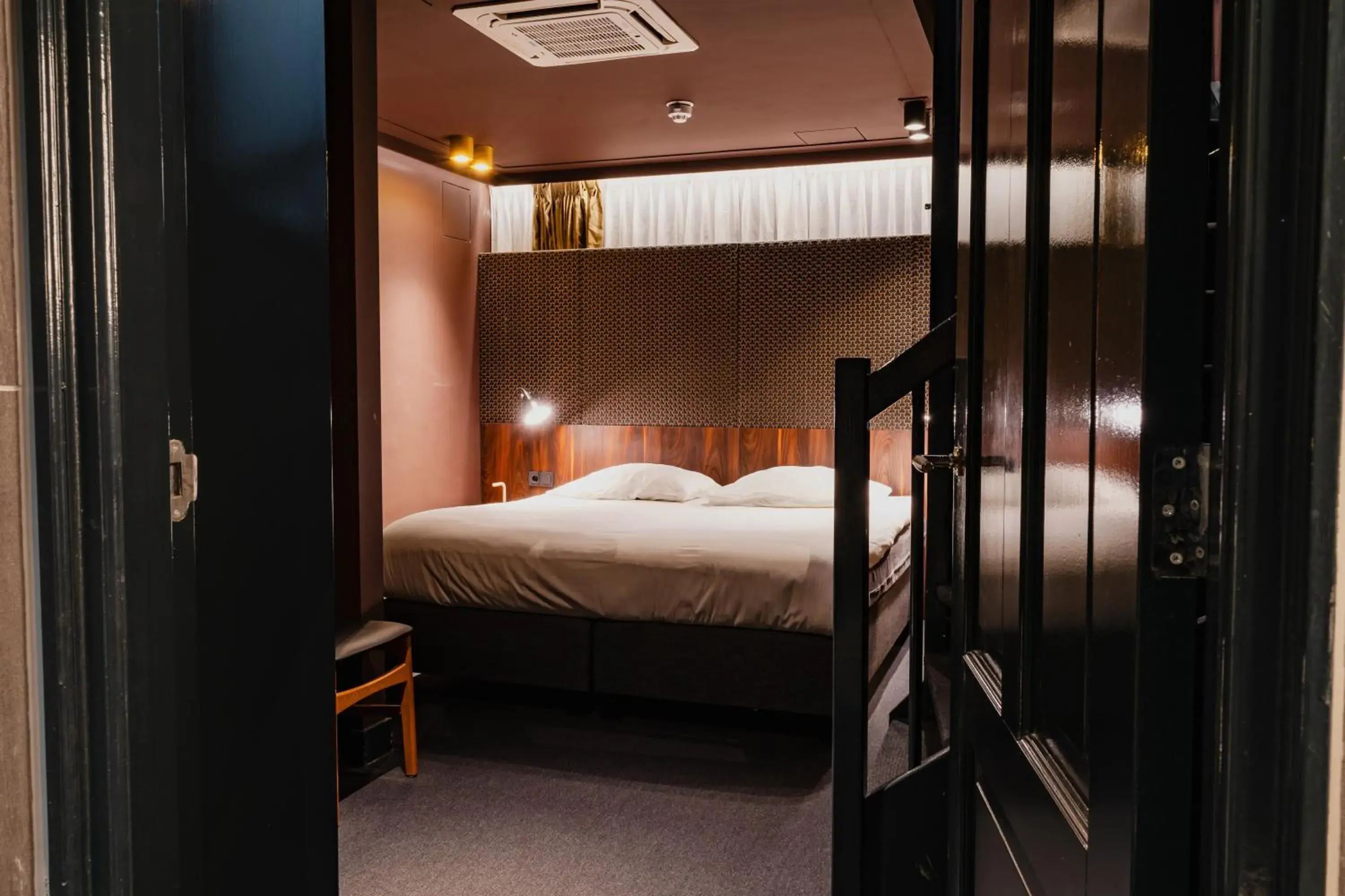 Bed in De Jonker Urban Suites Bed in De Jonker Urban Suites