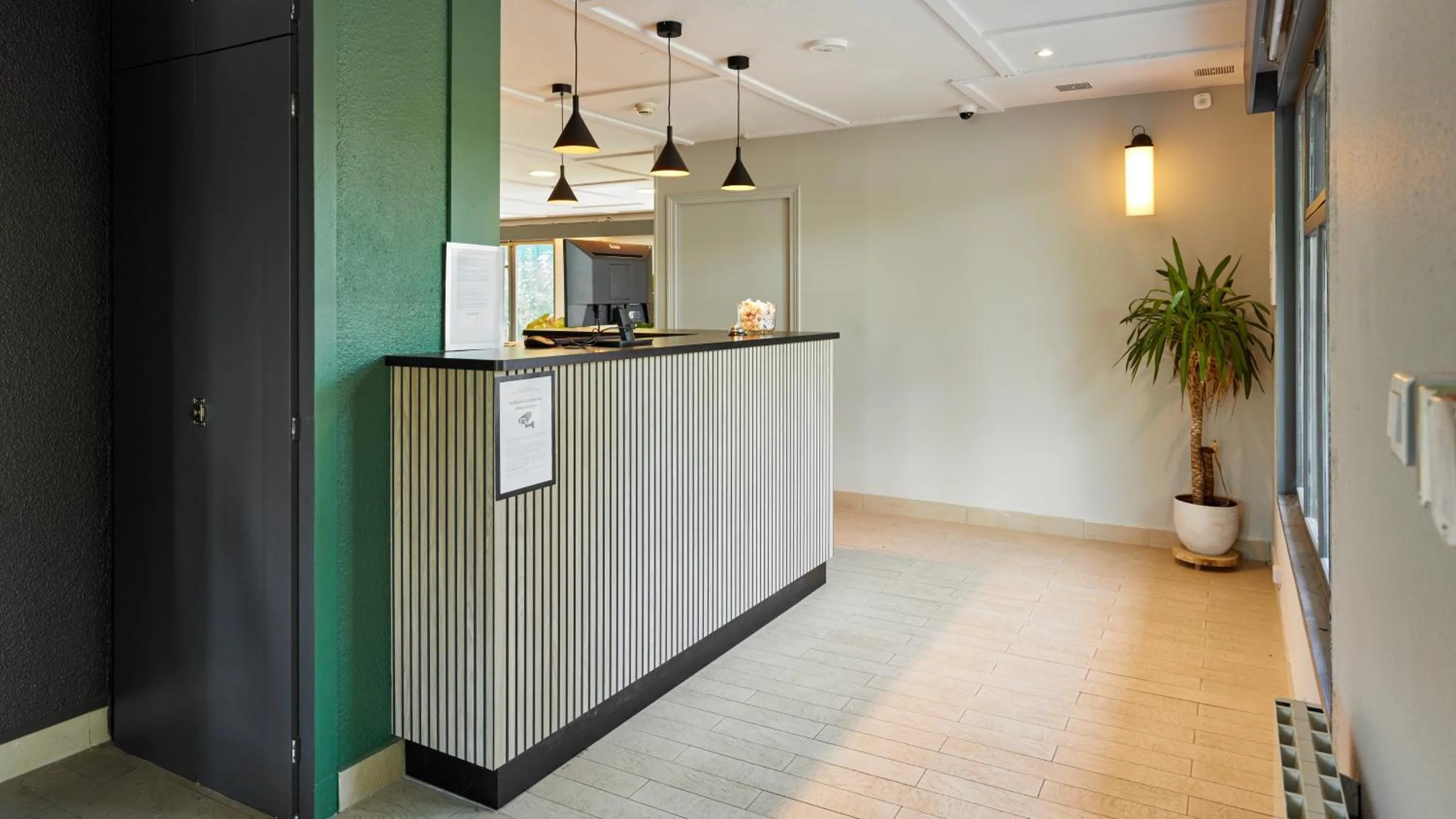Lobby or reception in Campanile NATURE - Martigues