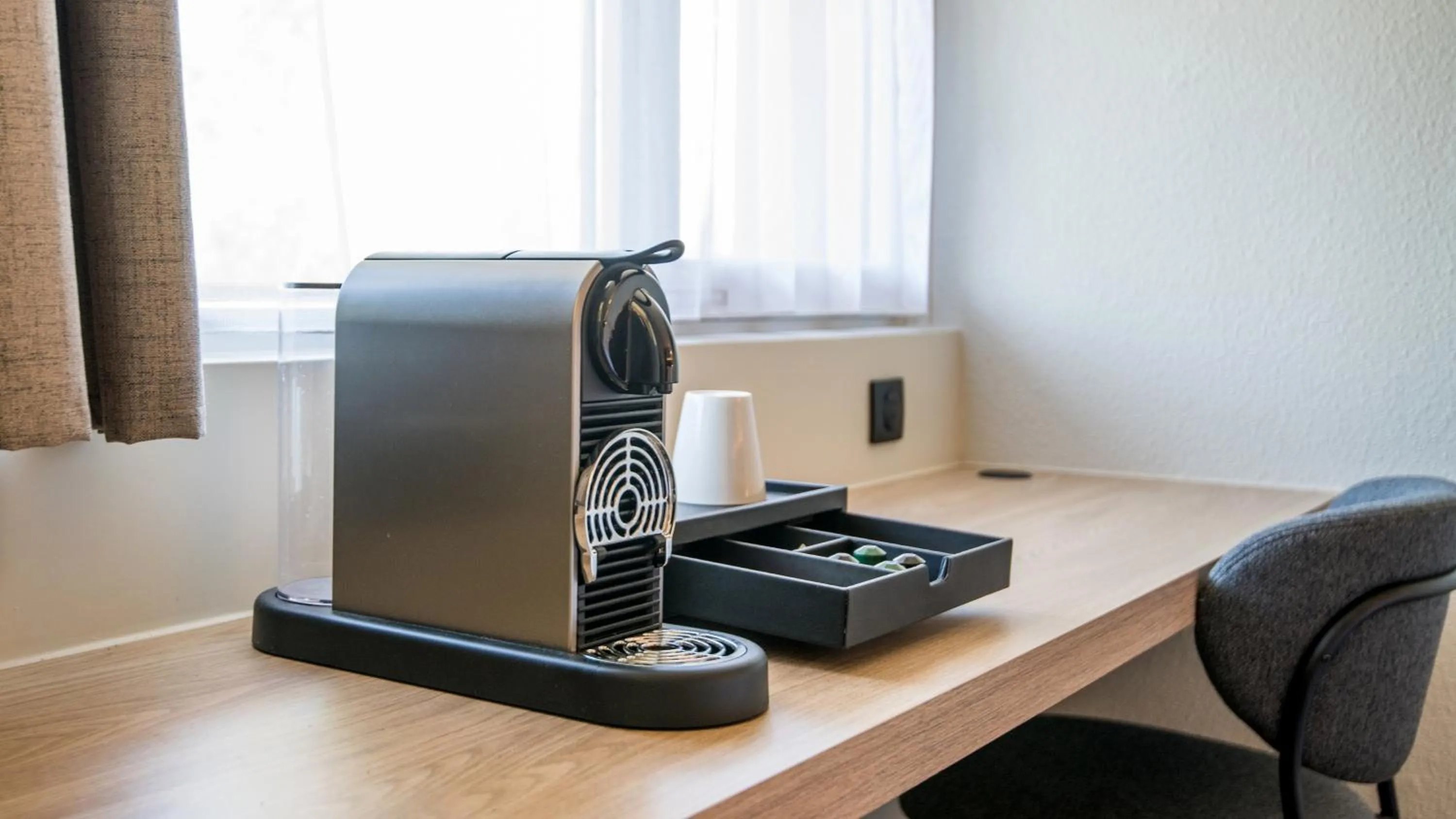 Coffee/tea facilities in Campanile NATURE - Martigues
