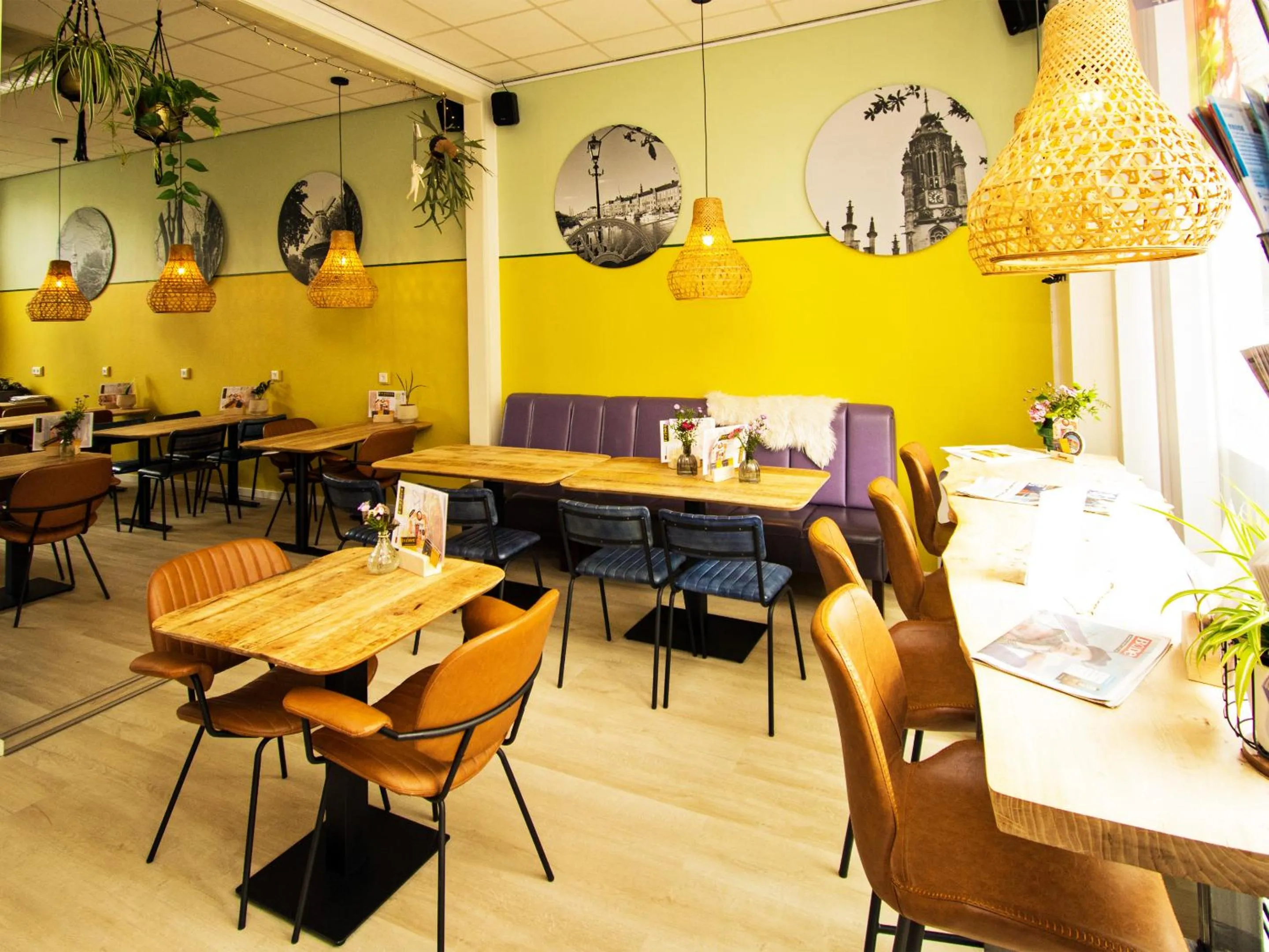 Restaurant/places to eat in ApartHotel Waepen van Middelburg