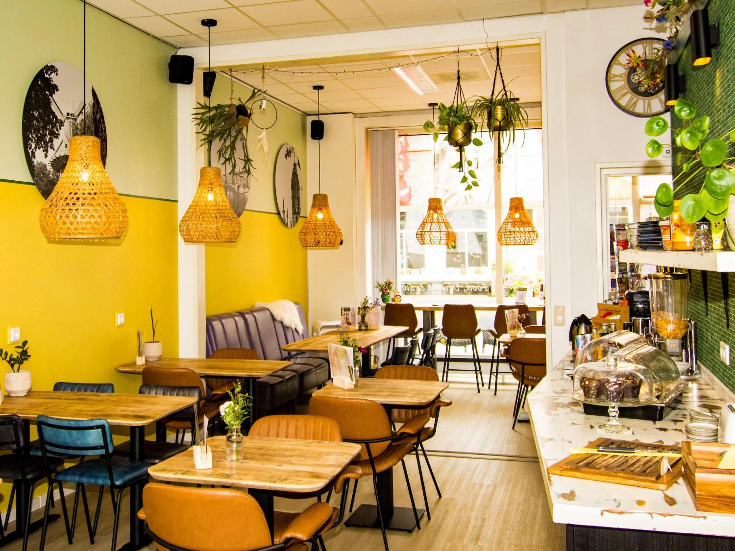 Restaurant/places to eat in ApartHotel Waepen van Middelburg