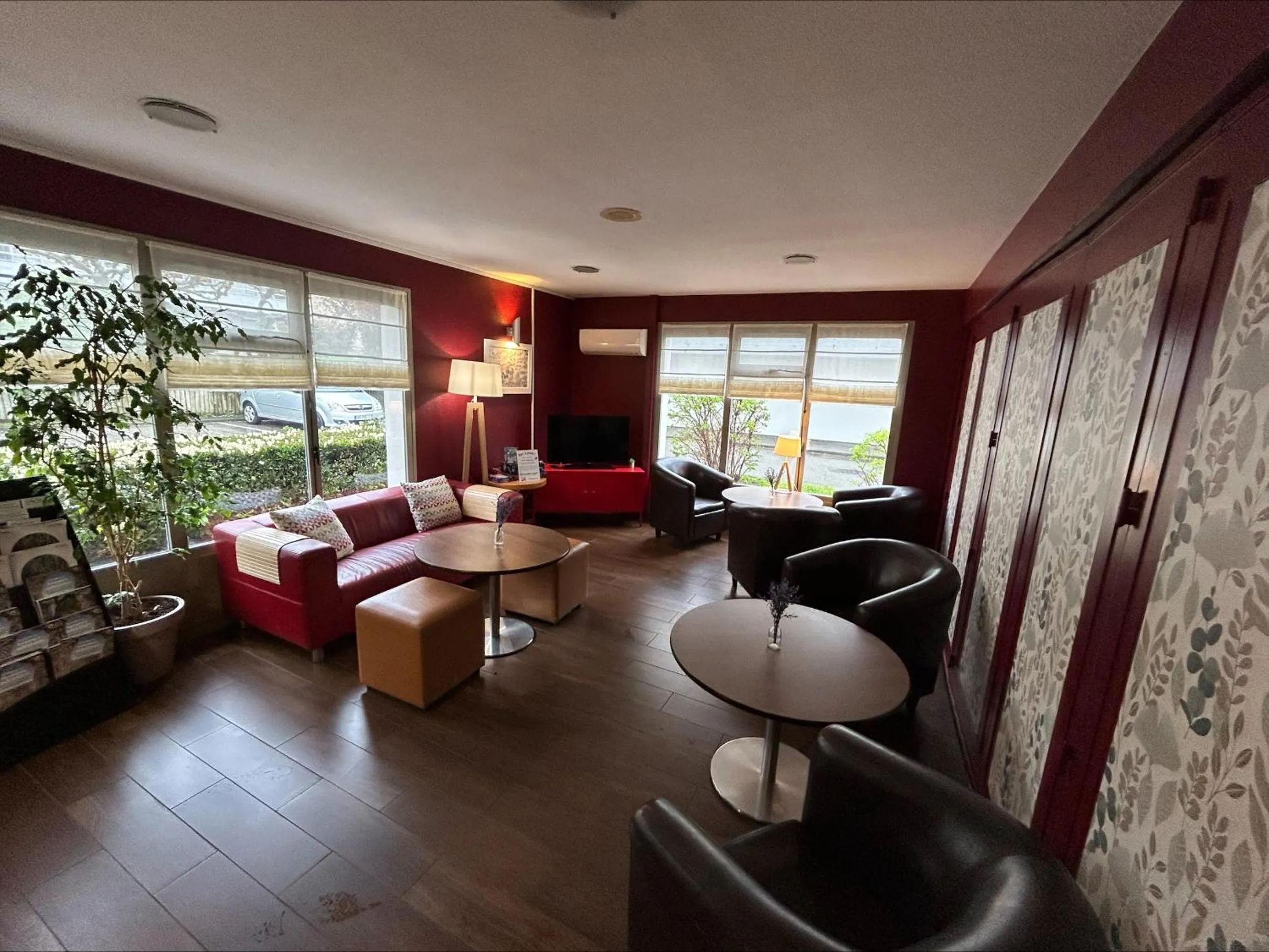 Seating area in Campanile Montélimar Nord - A7 sortie 17