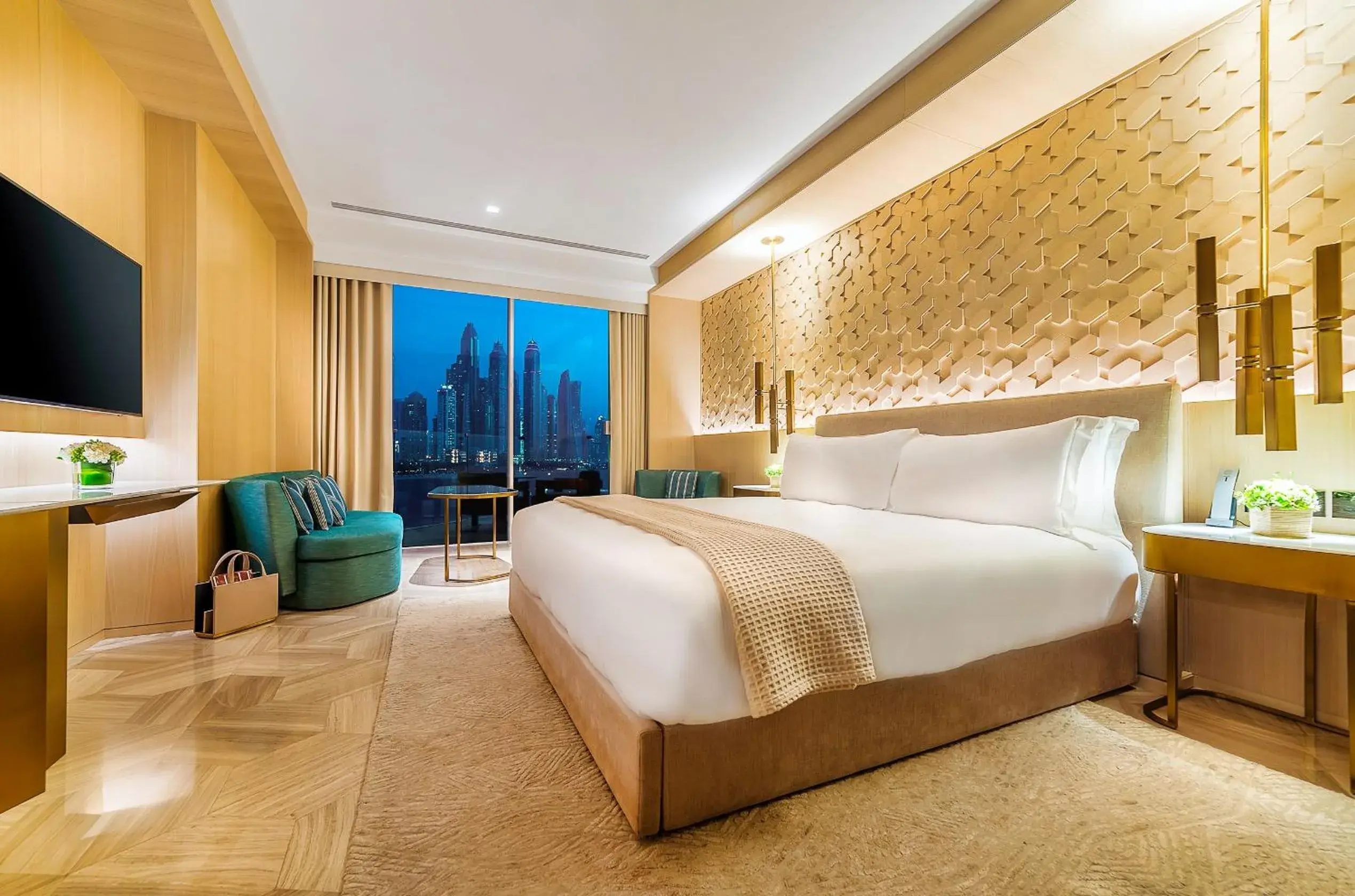 TV and multimedia, Bed in FIVE Palm Jumeirah Dubai TV and multimedia, Bed in FIVE Palm Jumeirah Dubai