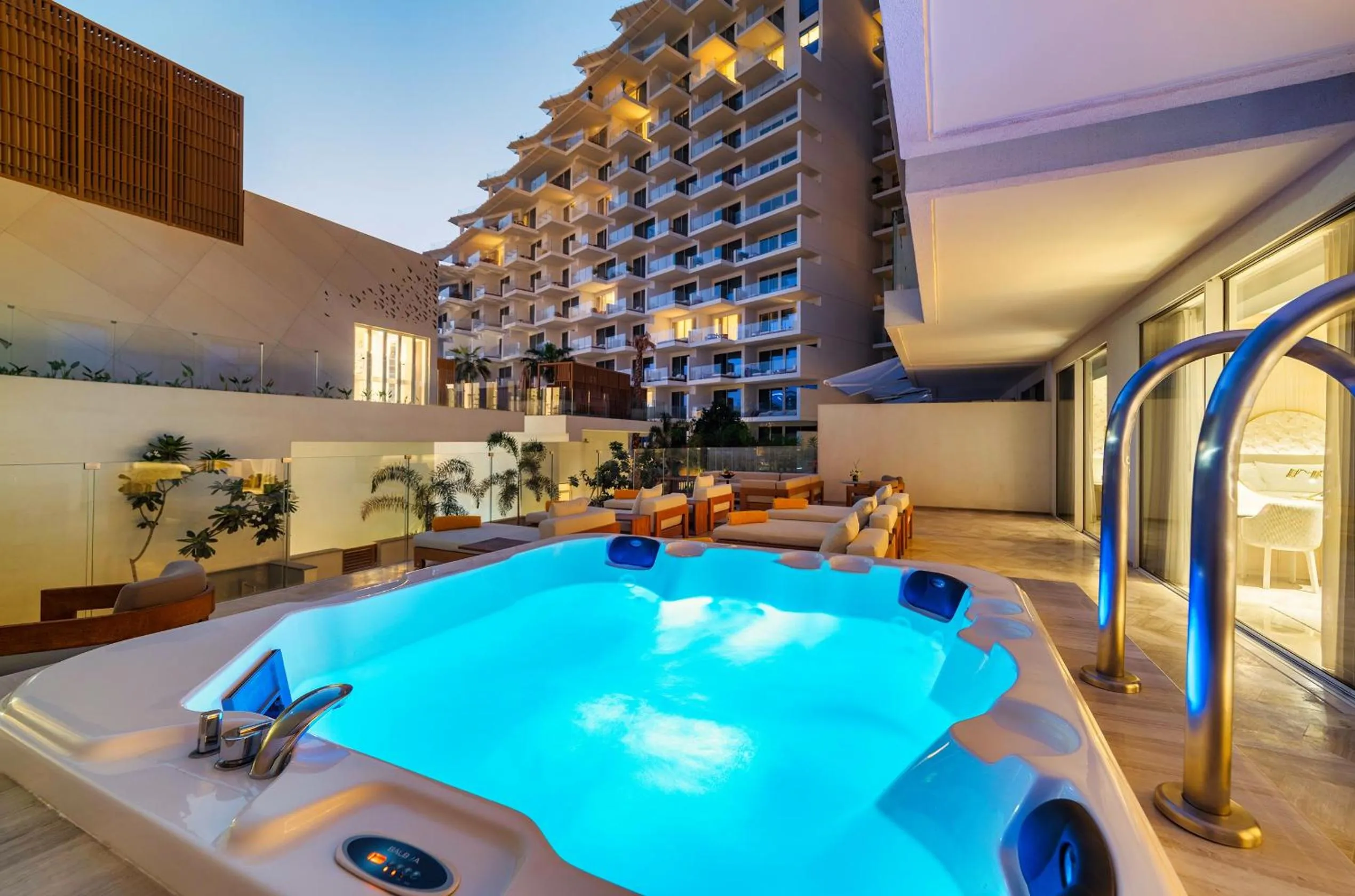 Hot Tub in FIVE Palm Jumeirah Dubai