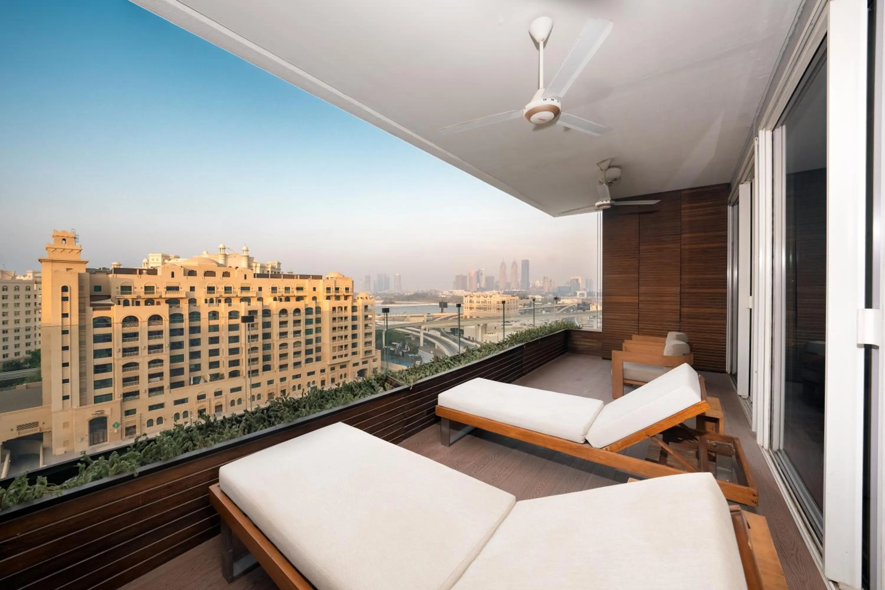 Balcony/Terrace, Bed in FIVE Palm Jumeirah Dubai