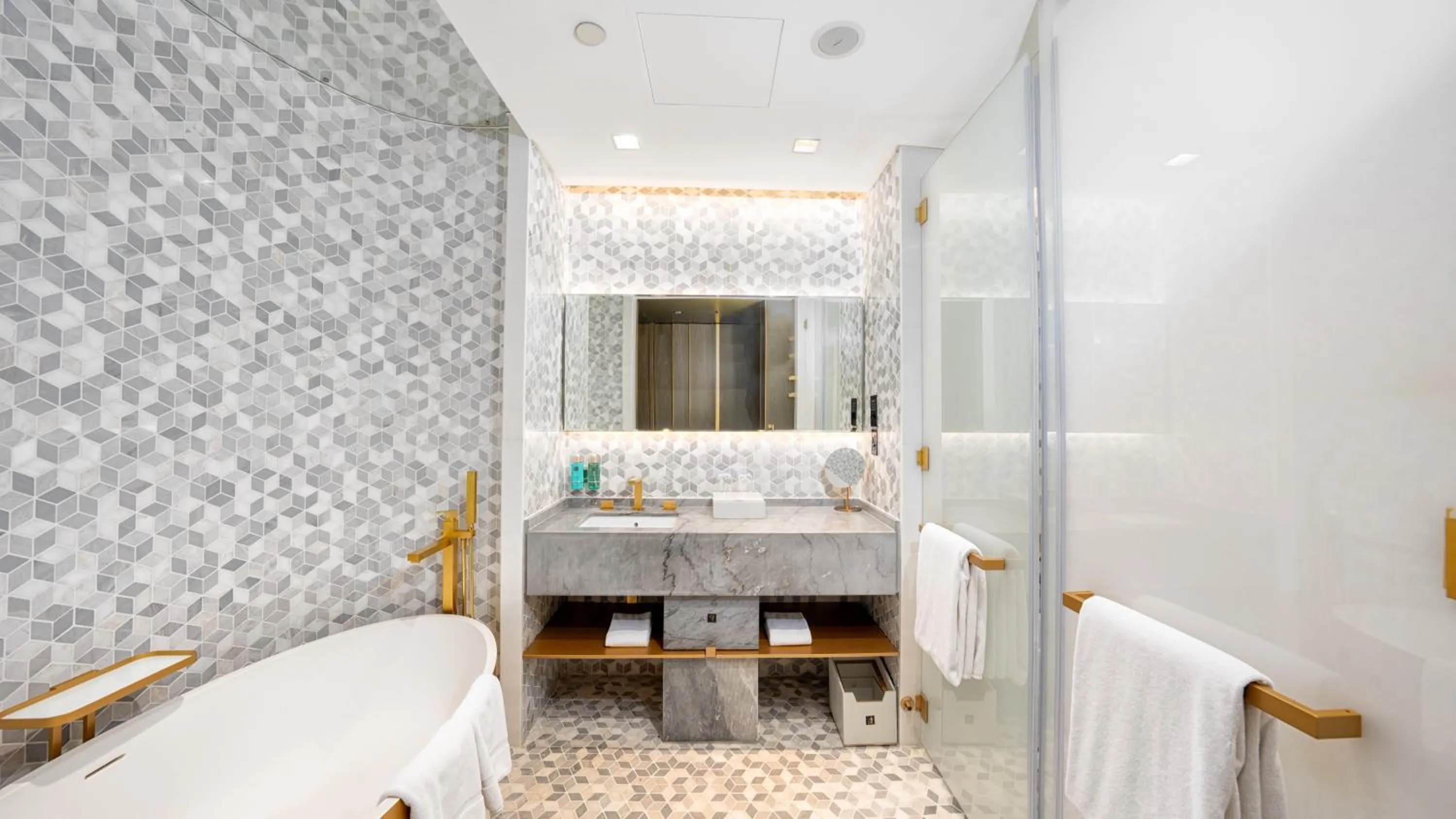 Bathroom, Bed in FIVE Palm Jumeirah Dubai
