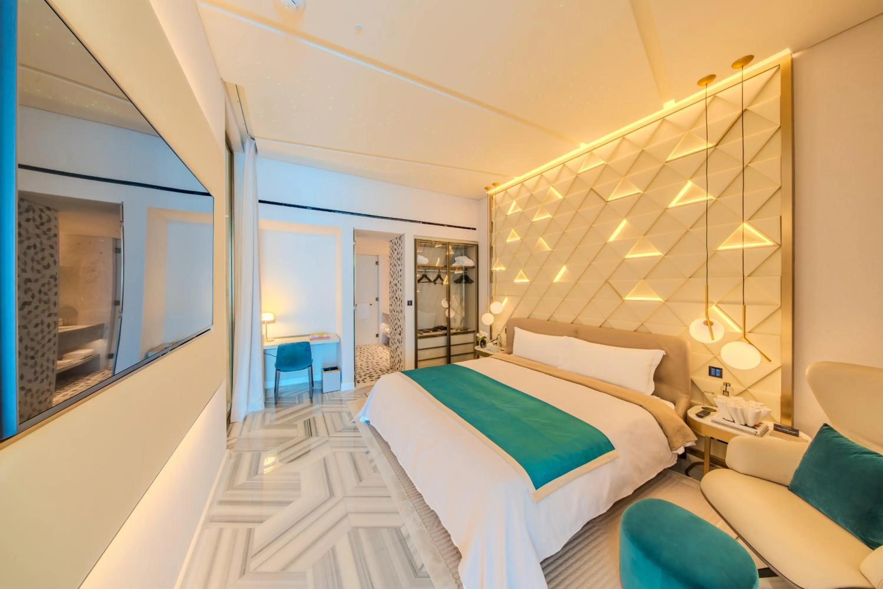 Bedroom, Bed in FIVE Palm Jumeirah Dubai