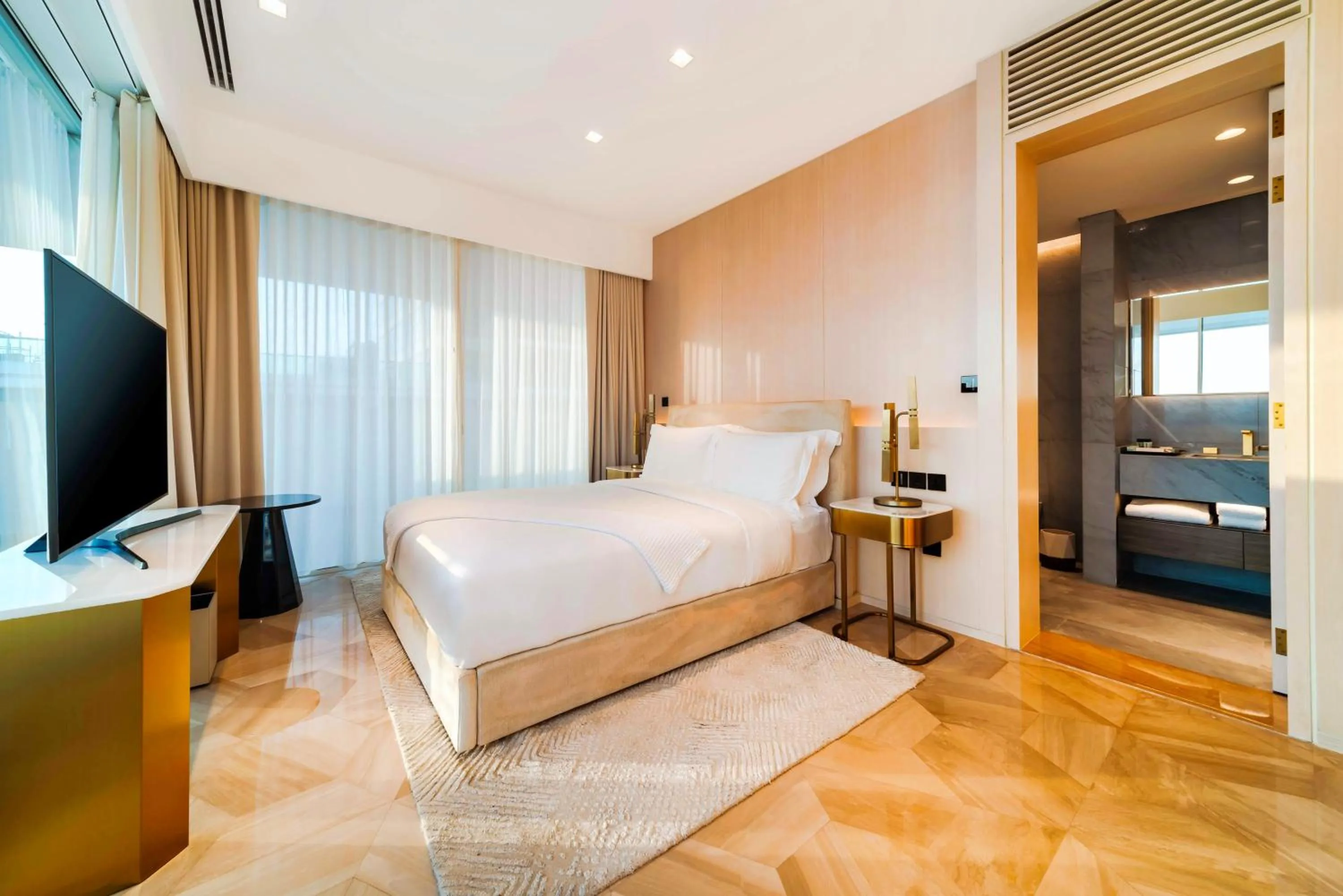 Bedroom, Bed in FIVE Palm Jumeirah Dubai