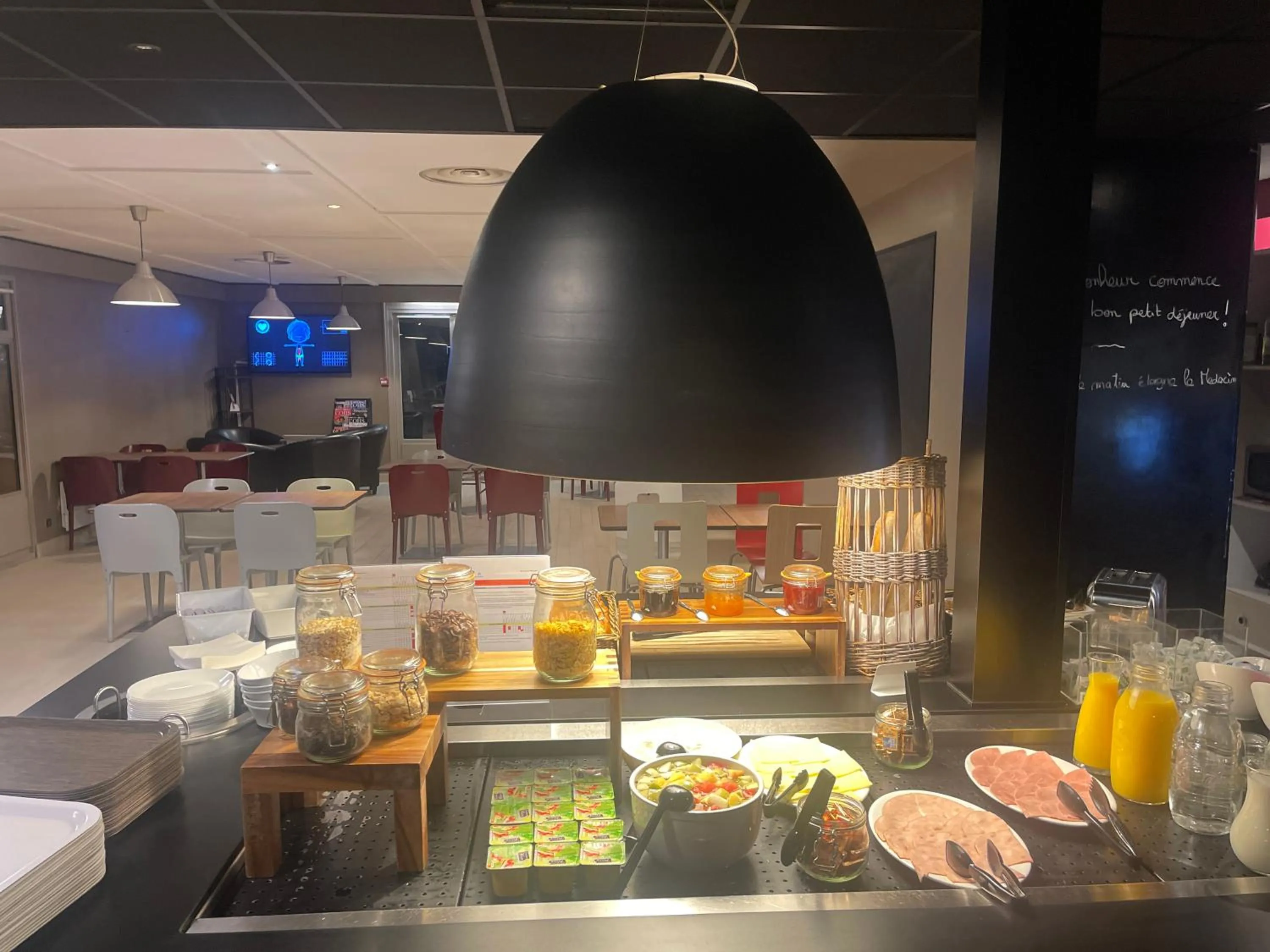 Breakfast in Kyriad Direct Montpellier Saint Jean De Védas - La Peyrière