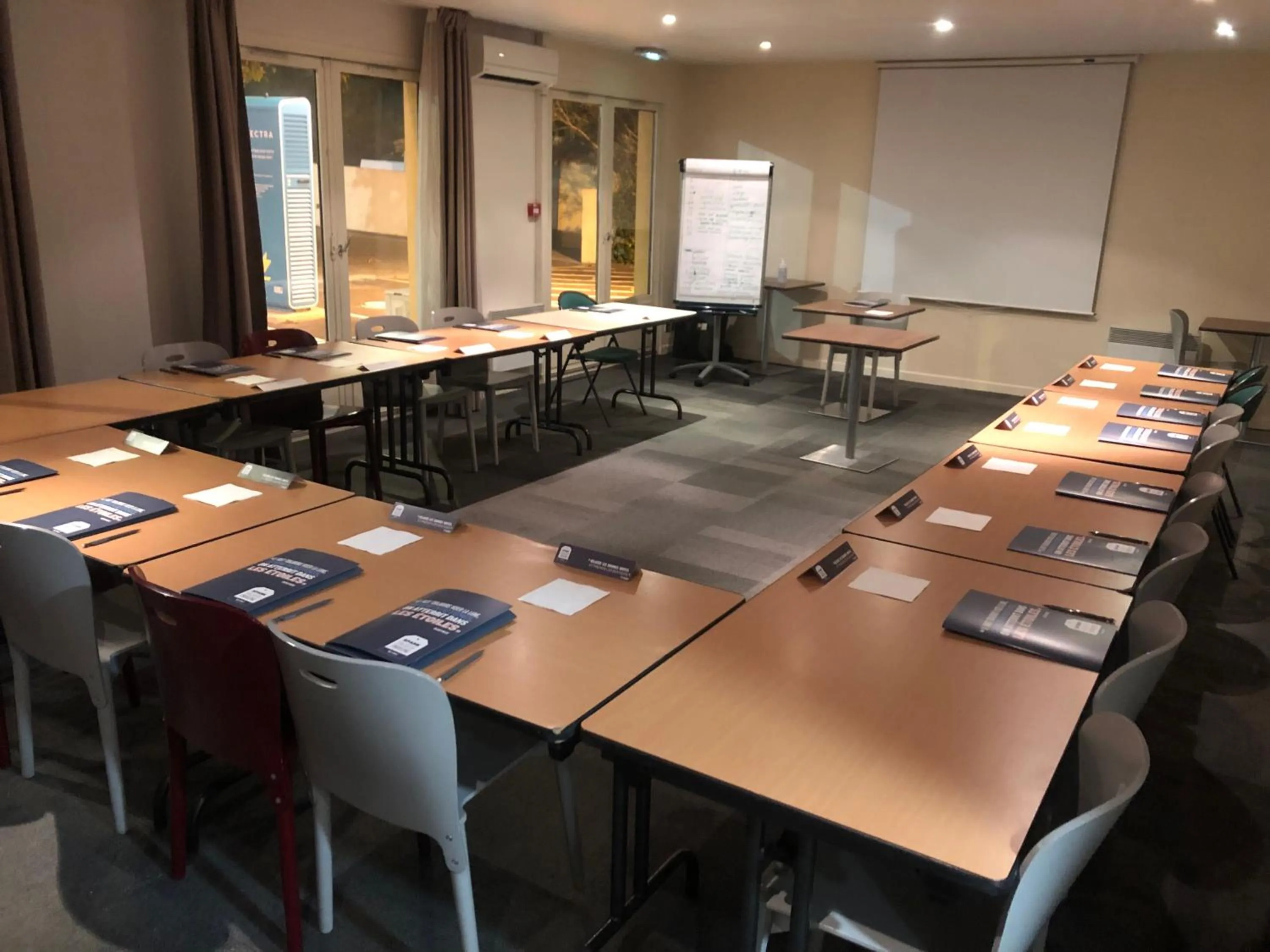 Meeting/conference room in Kyriad Direct Montpellier Saint Jean De Védas - La Peyrière