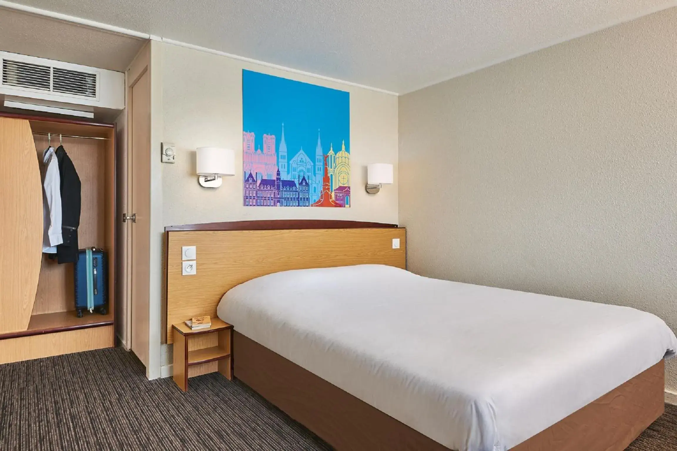 Bedroom, Bed in Kyriad Direct Nancy Est - Essey Bedroom, Bed in Kyriad Direct Nancy Est - Essey