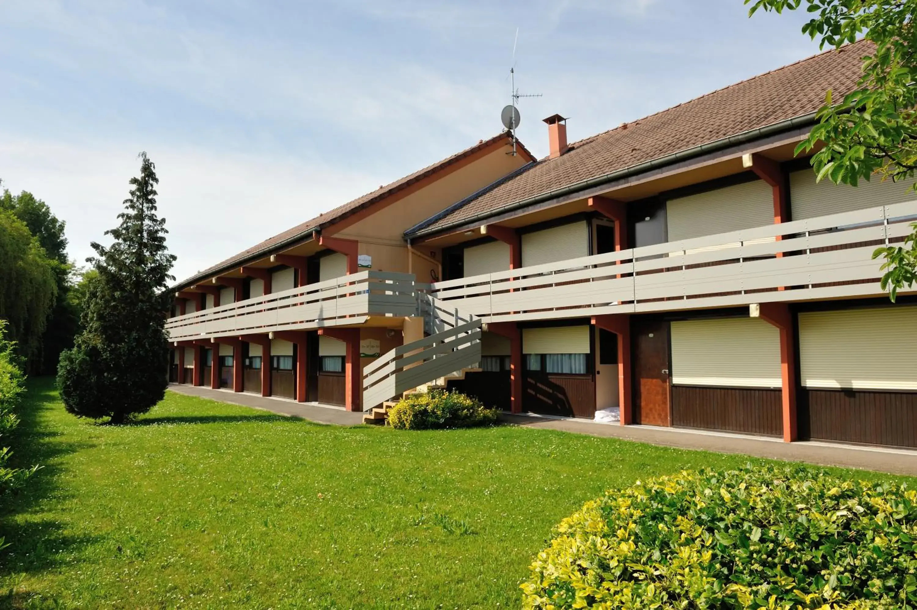 Garden view in Kyriad Direct Nancy Est - Essey Garden view in Kyriad Direct Nancy Est - Essey