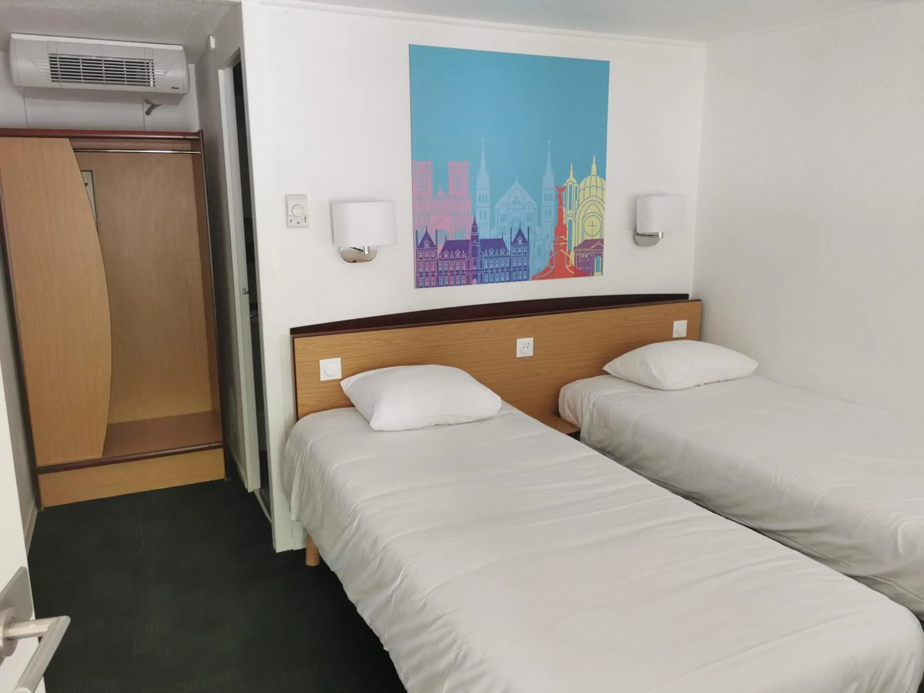 Photo of the whole room, Bed in Kyriad Direct Nancy Est - Essey Photo of the whole room, Bed in Kyriad Direct Nancy Est - Essey