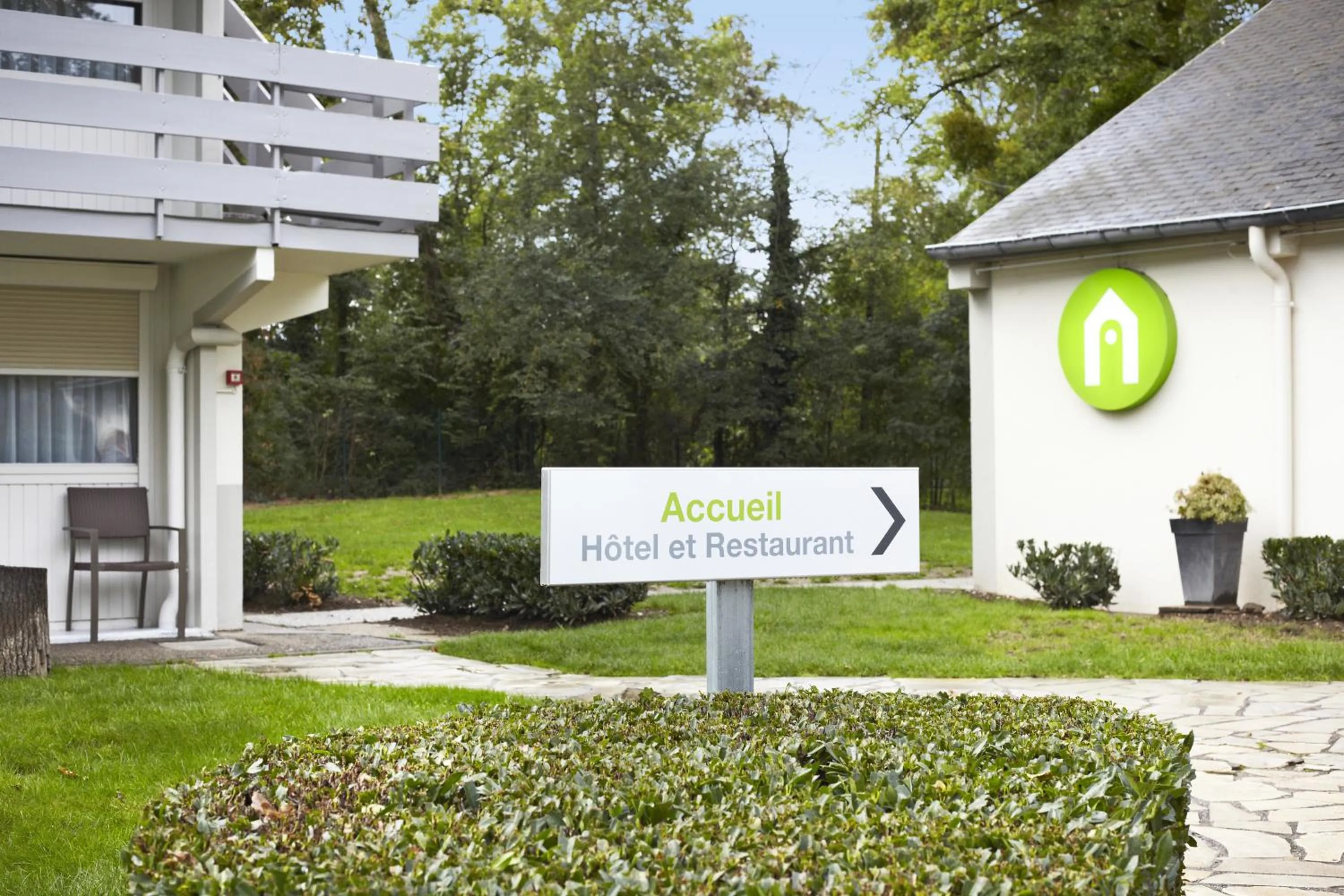 Facade/entrance in Campanile Orleans - La Source