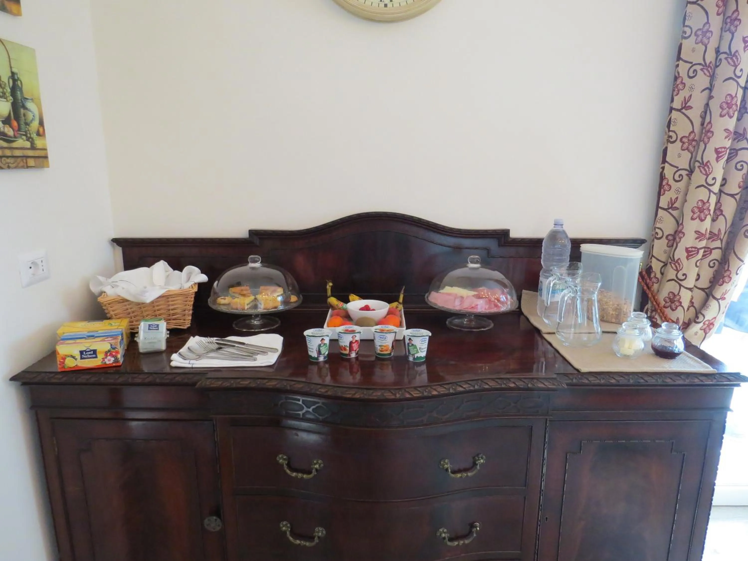 Food and drinks in Villa 2 Fields