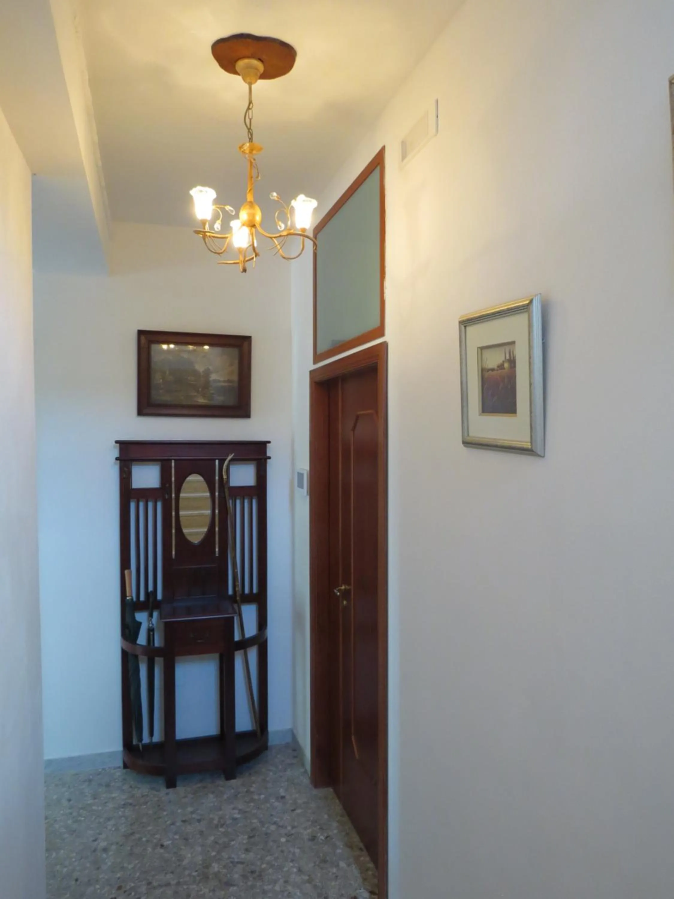 Communal lounge/ TV room in Villa 2 Fields