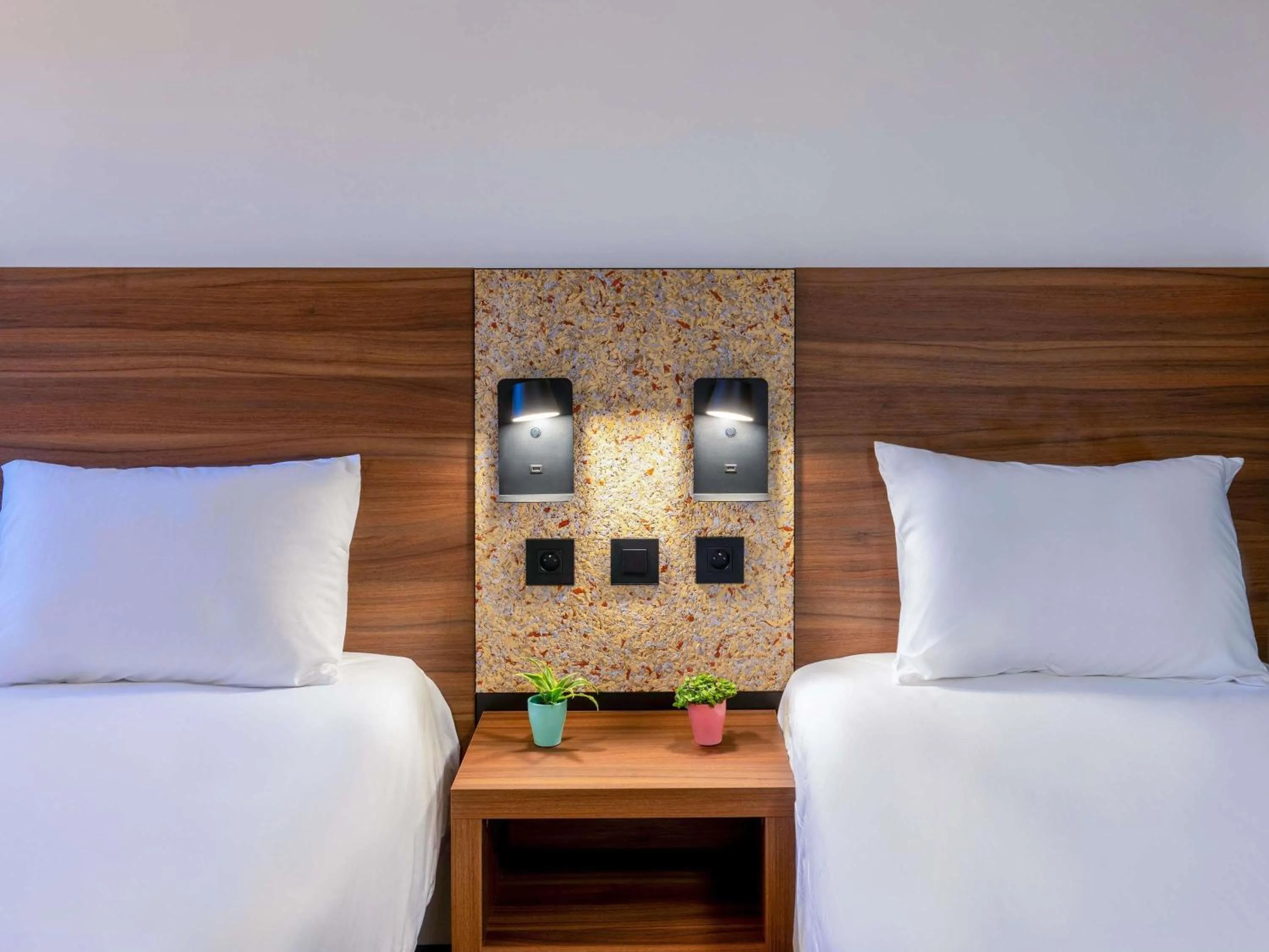 Bedroom, Bed in greet Hotel Chatellerault