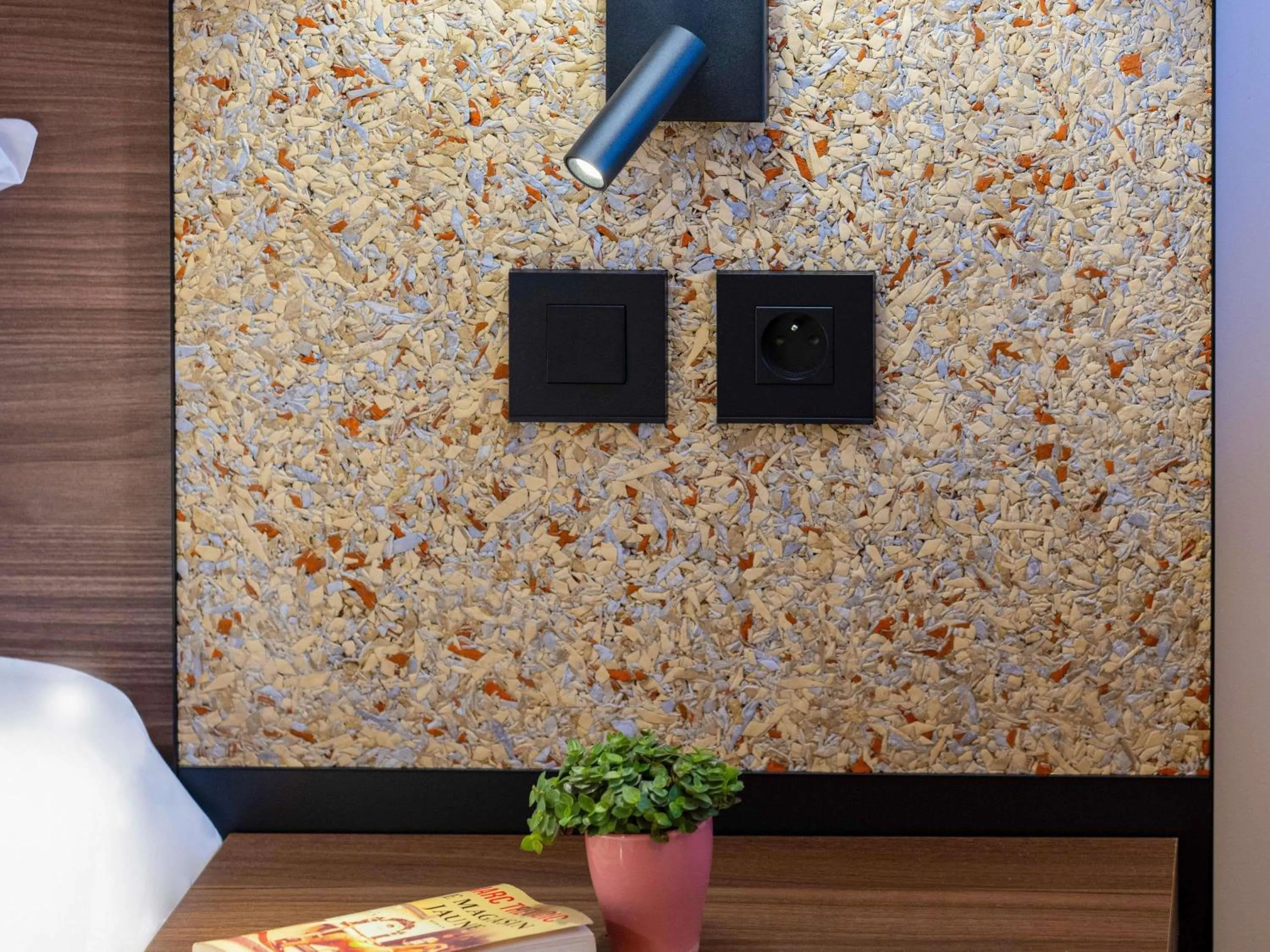 Bedroom, Bed in greet Hotel Chatellerault