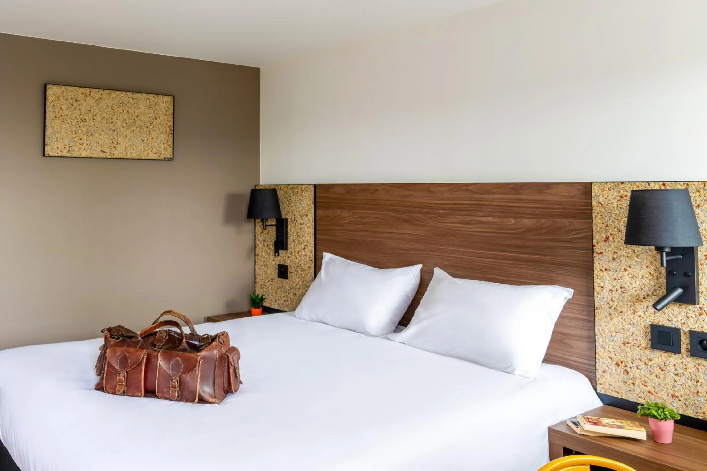 Bed in greet Hotel Chatellerault Bed in greet Hotel Chatellerault