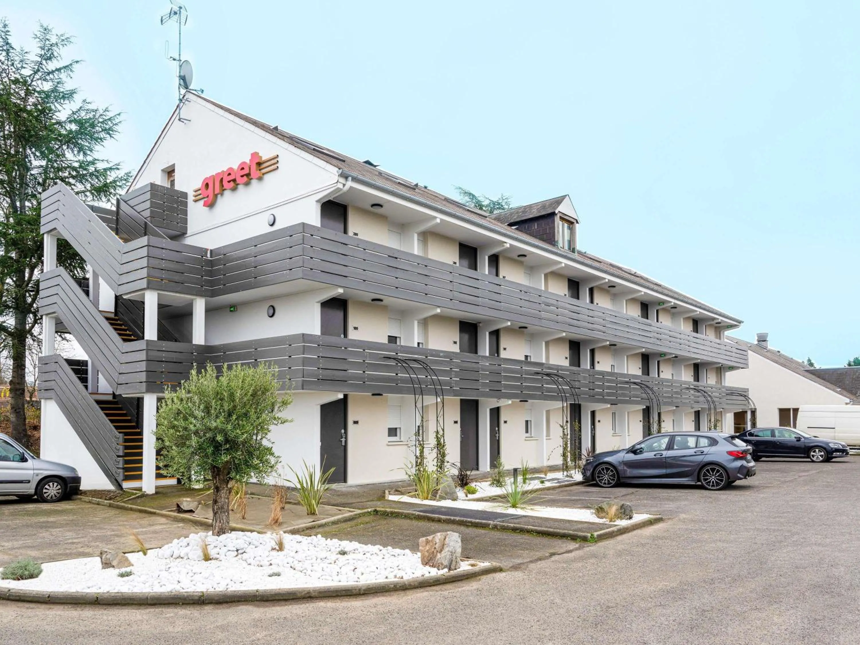 Property building in greet Hotel Chatellerault