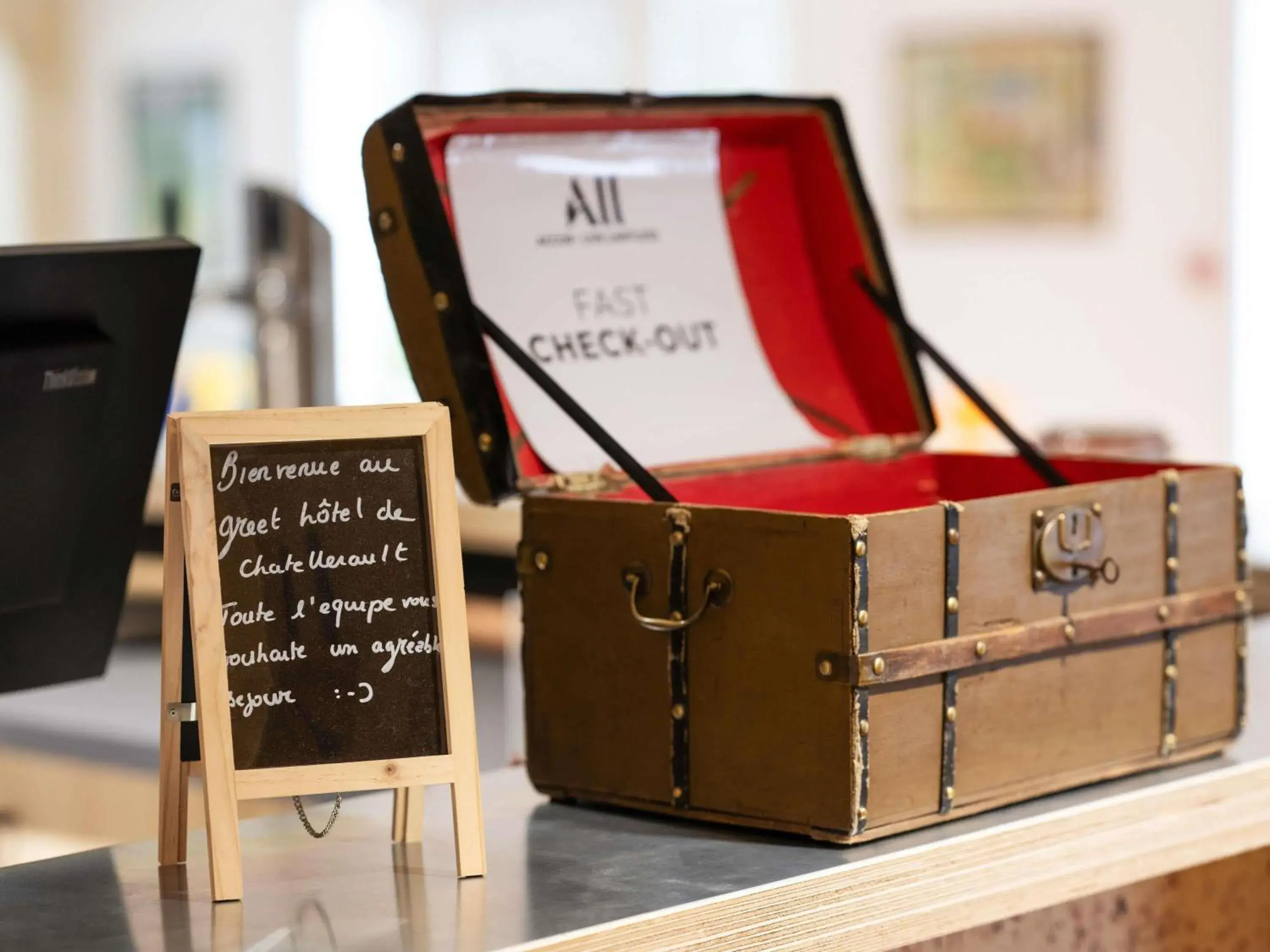 Property building in greet Hotel Chatellerault Property building in greet Hotel Chatellerault