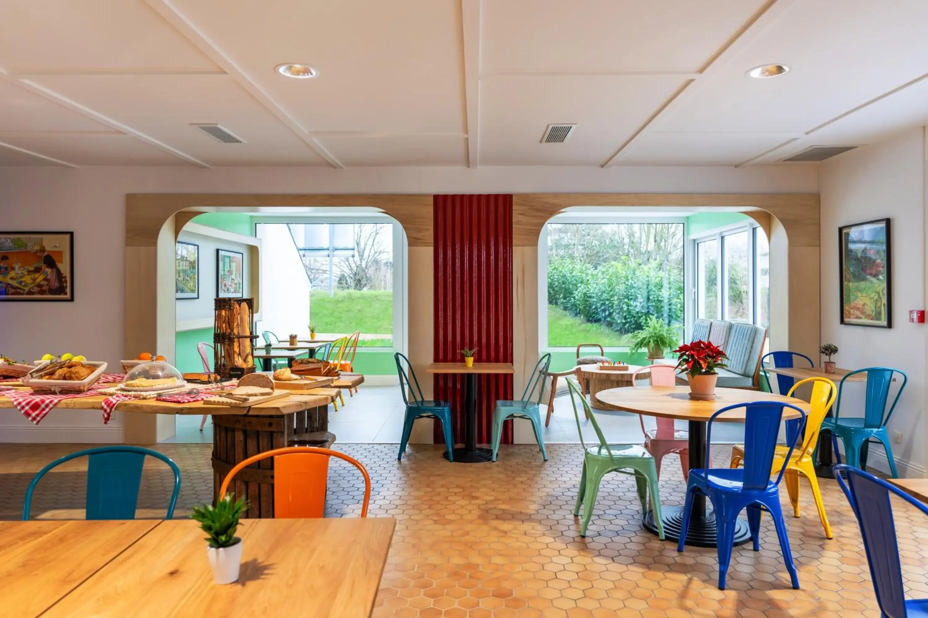 Food and drinks in greet Hotel Chatellerault Food and drinks in greet Hotel Chatellerault