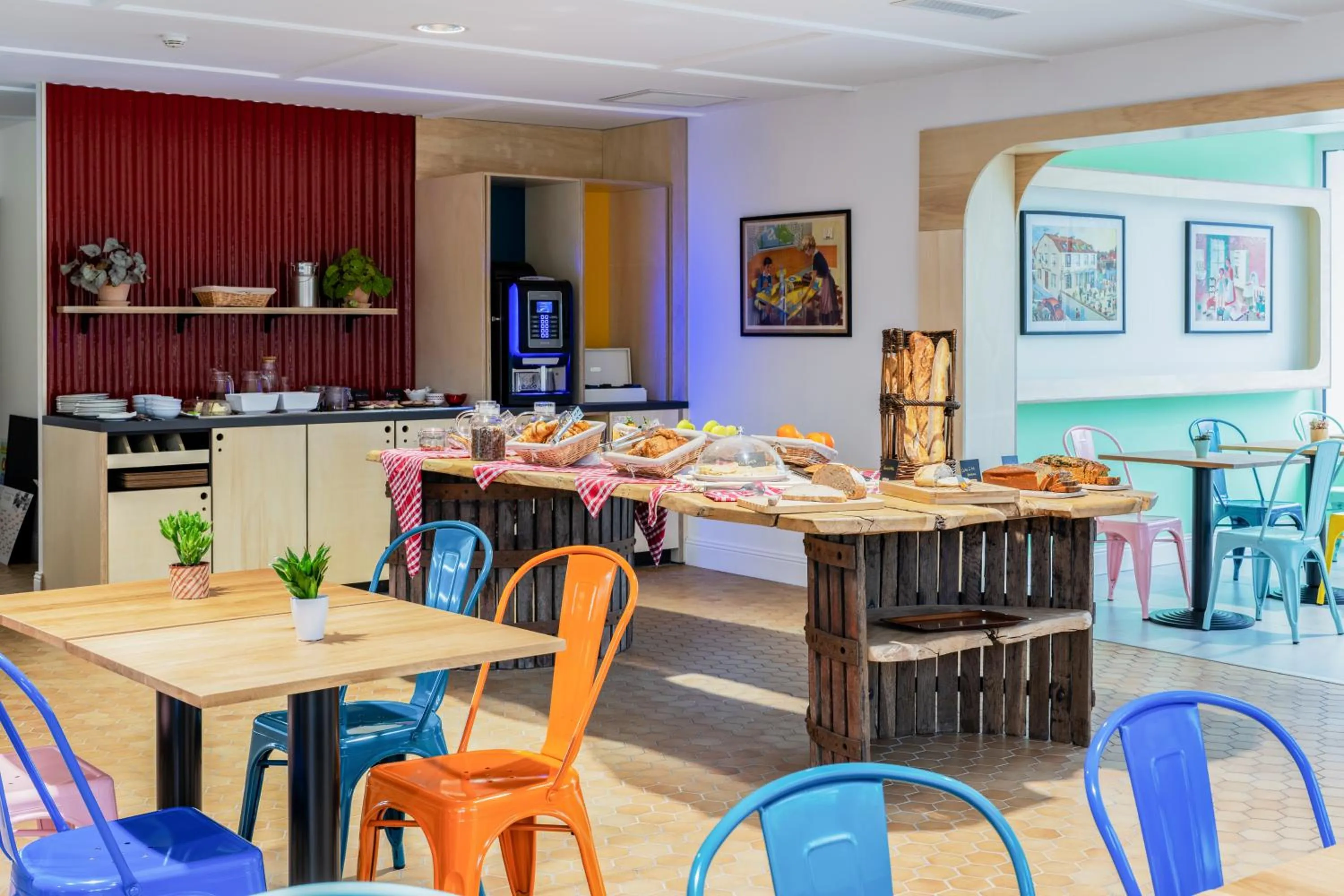 Buffet breakfast in greet Hotel Chatellerault